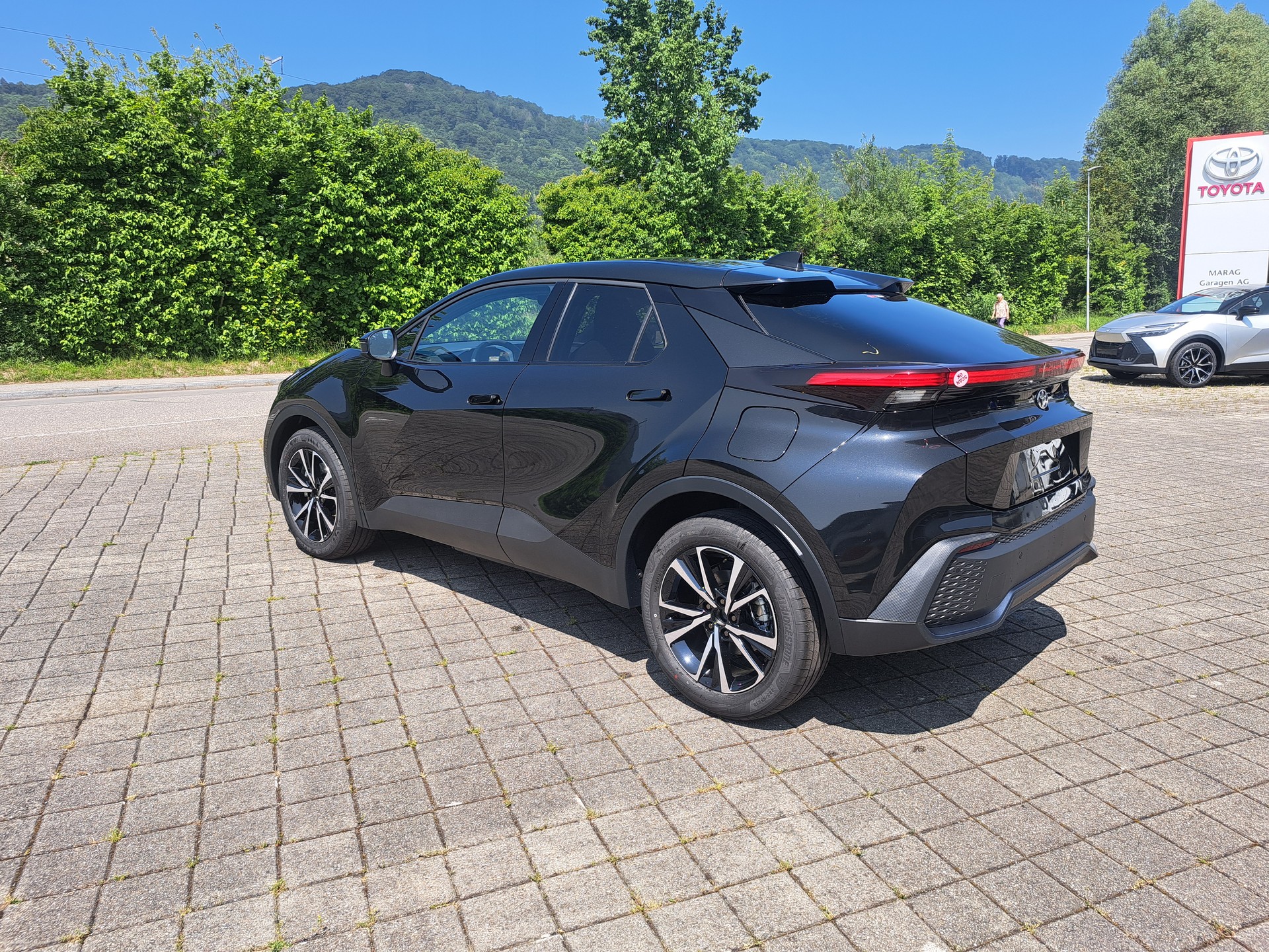 TOYOTA C-HR 2.0 PHEV CVT Swiss Edition-image-9