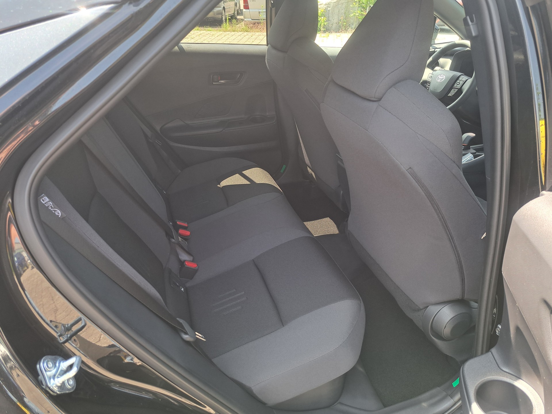 TOYOTA C-HR 2.0 PHEV CVT Swiss Edition-image-6