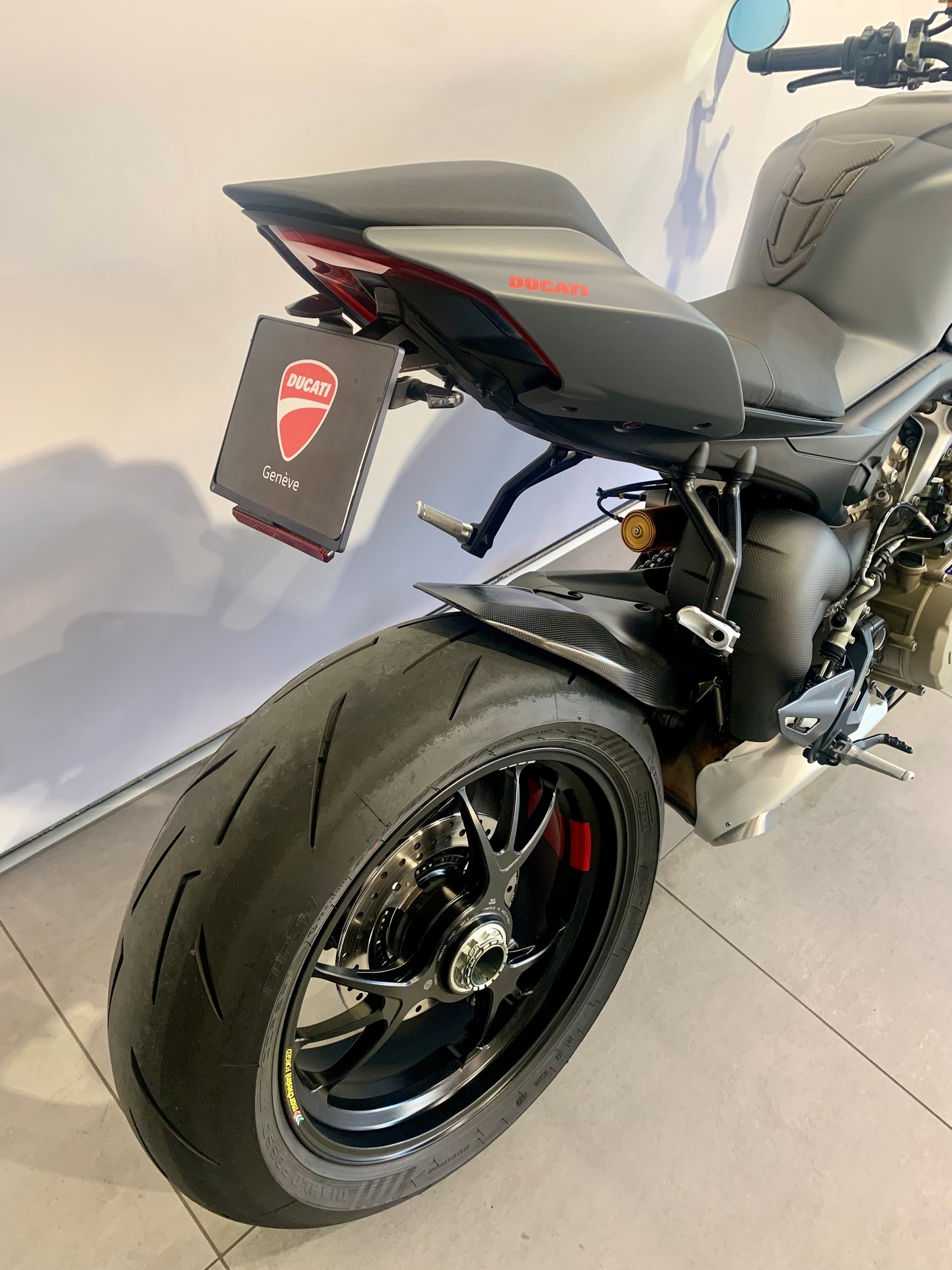 DUCATI Streetfighter V4 S-image-11