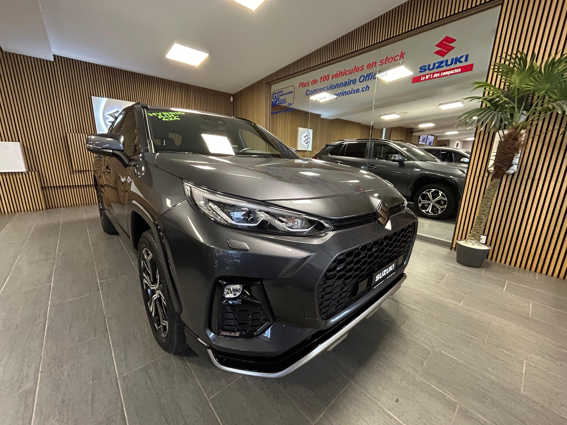 SUZUKI Across 2.5 PHEV Compact Top 4x4-showroom-element-2
