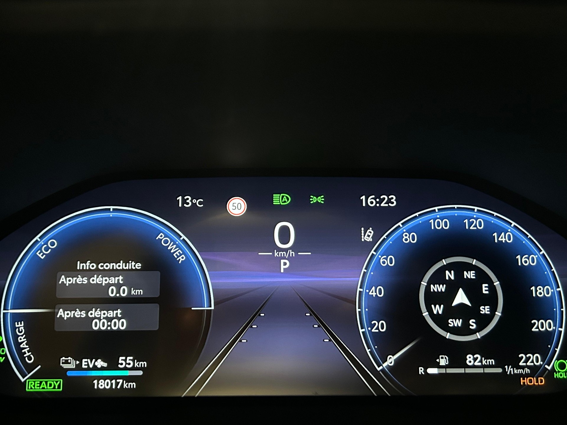 SUZUKI Across 2.5 PHEV Compact Top 4x4-image-9