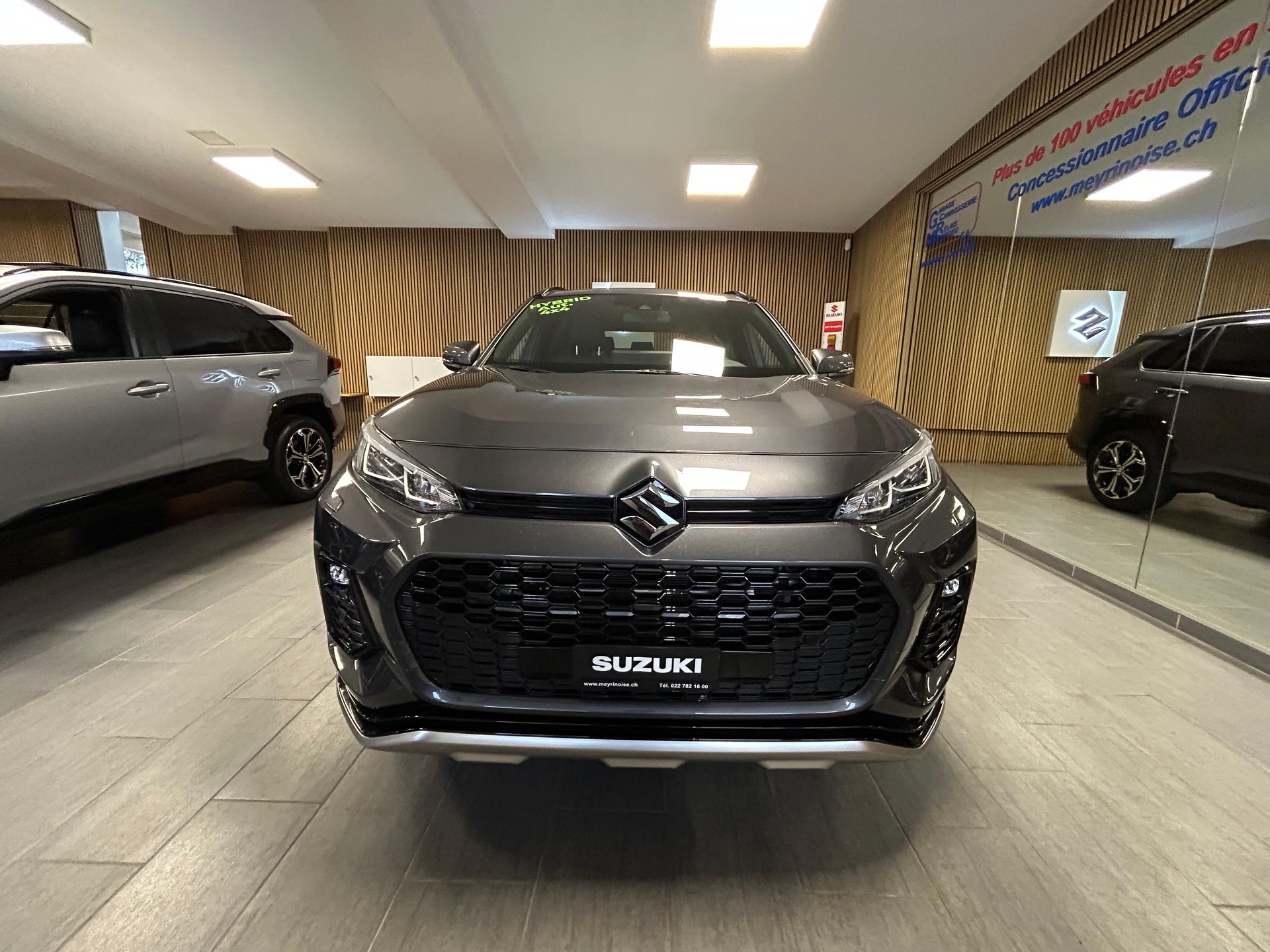 SUZUKI Across 2.5 PHEV Compact Top 4x4-showroom-element-3