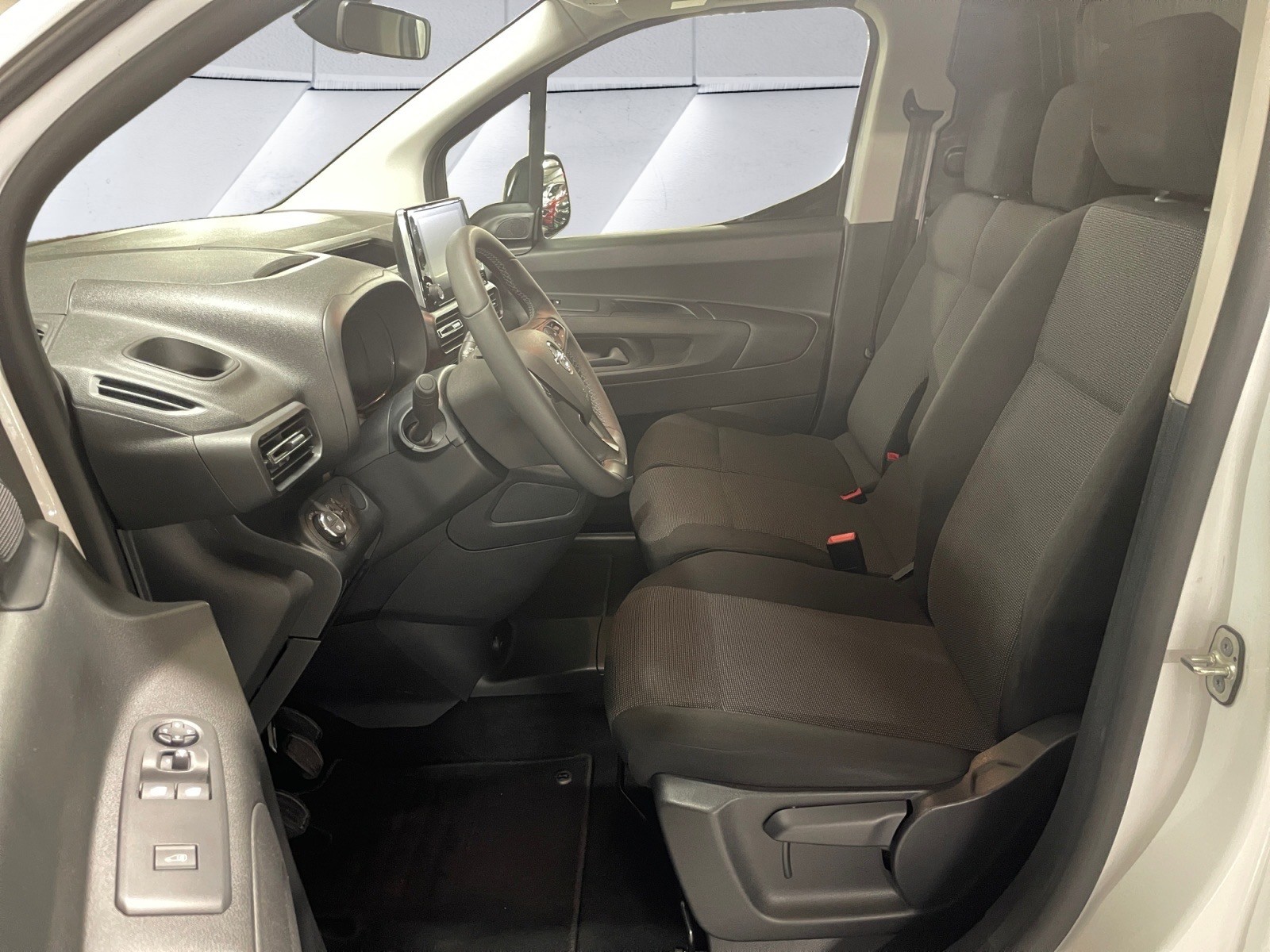 OPEL Combo Cargo 1.5 Climatisation / Reg vitesse / GPS / Pack électriques / volant chauffant / Caméra de recul-image-12