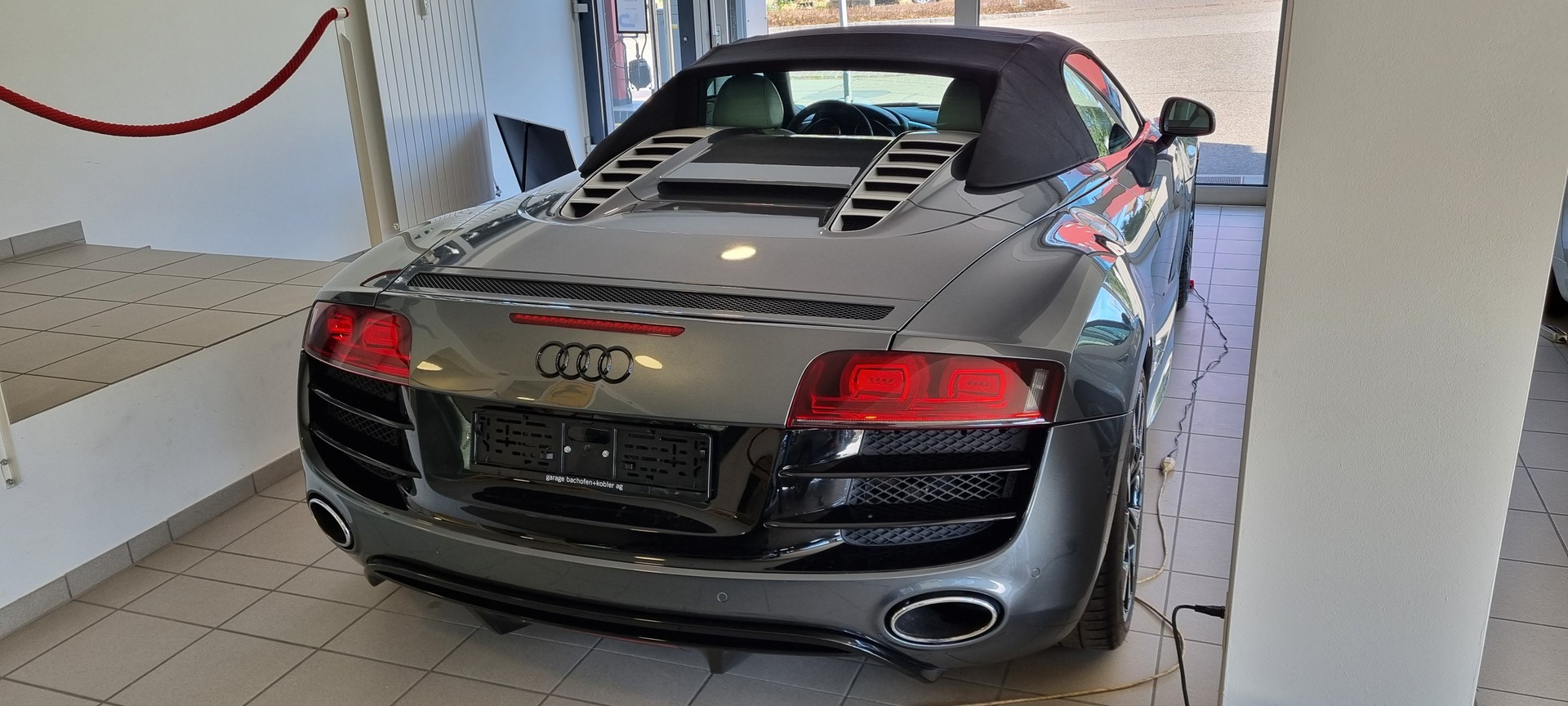 AUDI R8 Spyder 5.2 R-Tronic-image-2