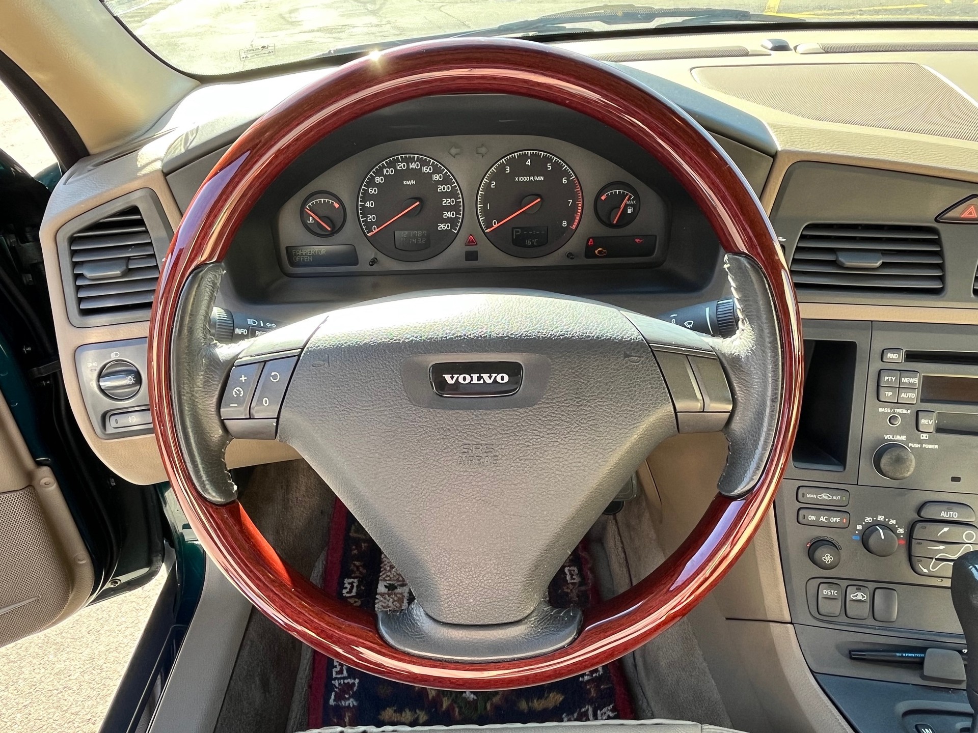 VOLVO S60 2.4T-image-10
