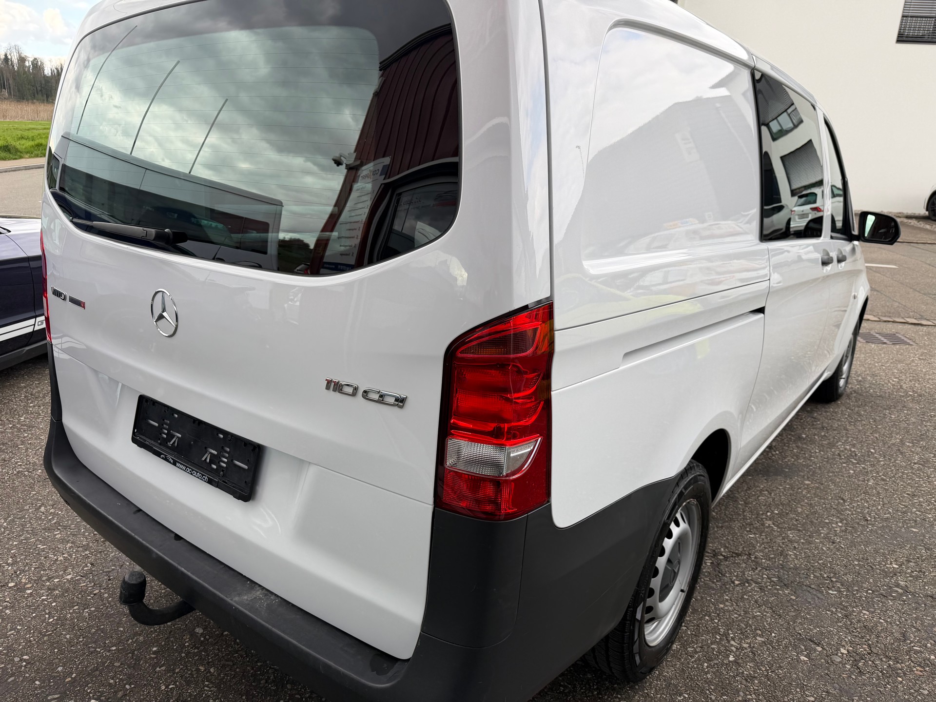 MERCEDES-BENZ 110-image-10