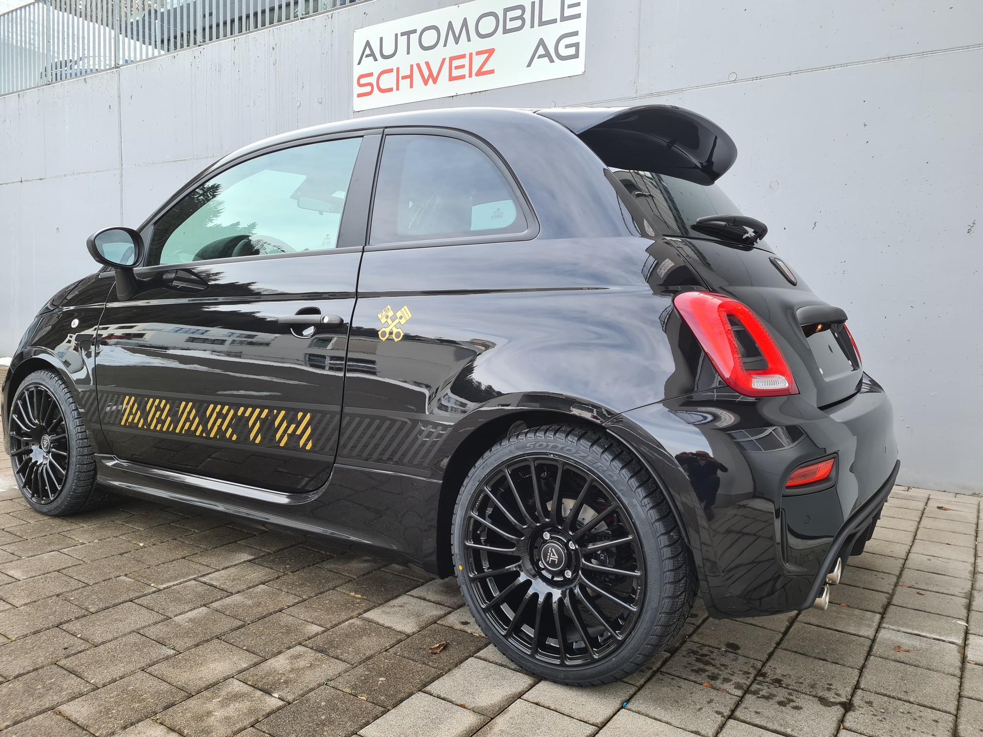 FIAT 695 1.4 16V Turbo Abarth 75° Anniversario-image-8