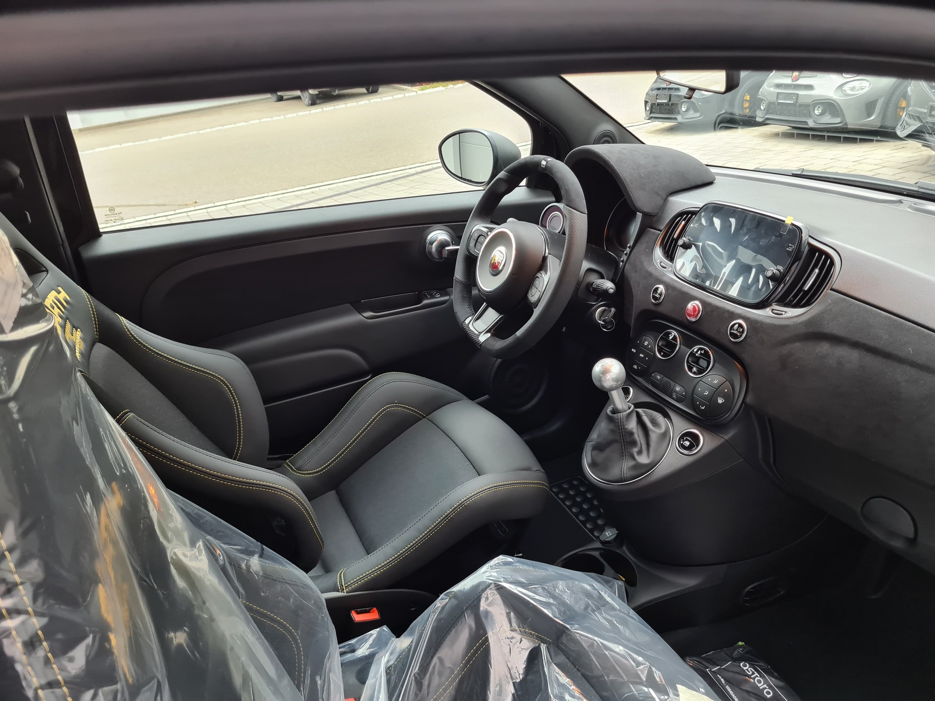 FIAT 695 1.4 16V Turbo Abarth 75° Anniversario-image-9