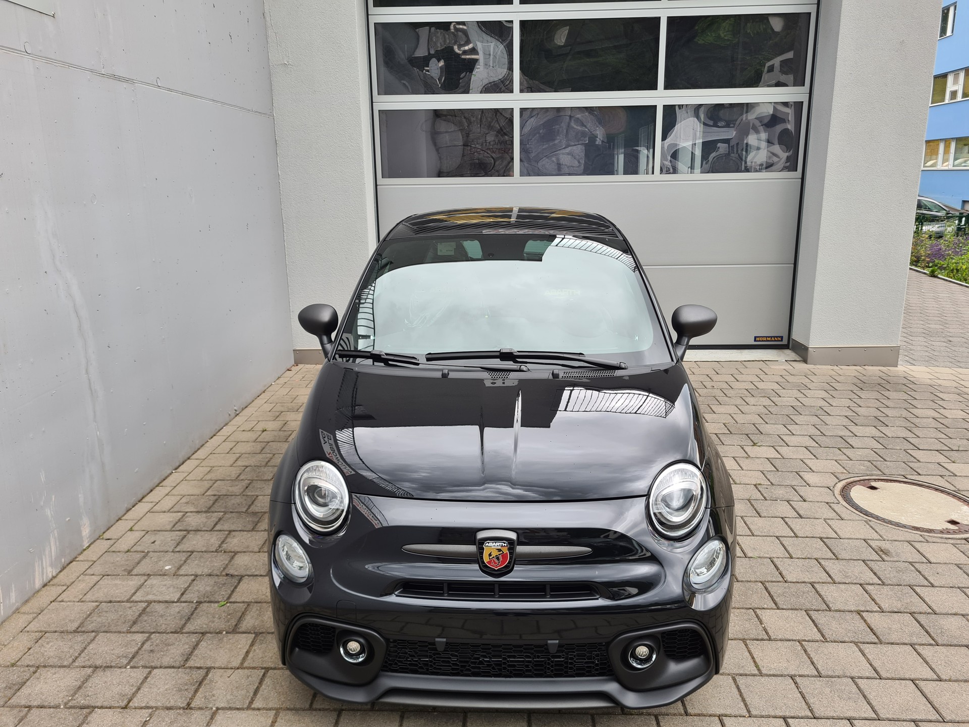 FIAT 695 1.4 16V Turbo Abarth 75° Anniversario-image-4