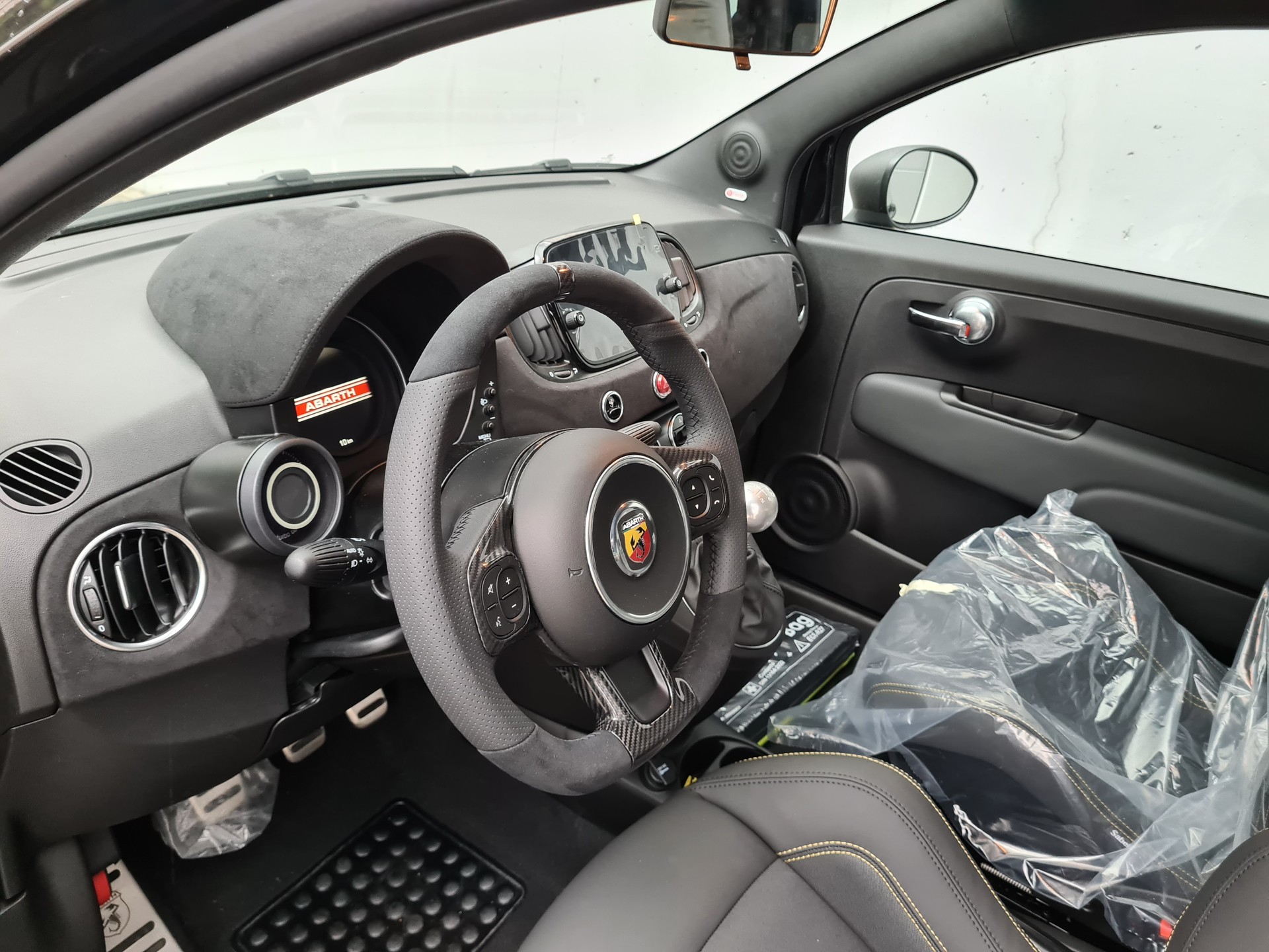 FIAT 695 1.4 16V Turbo Abarth 75° Anniversario-image-10