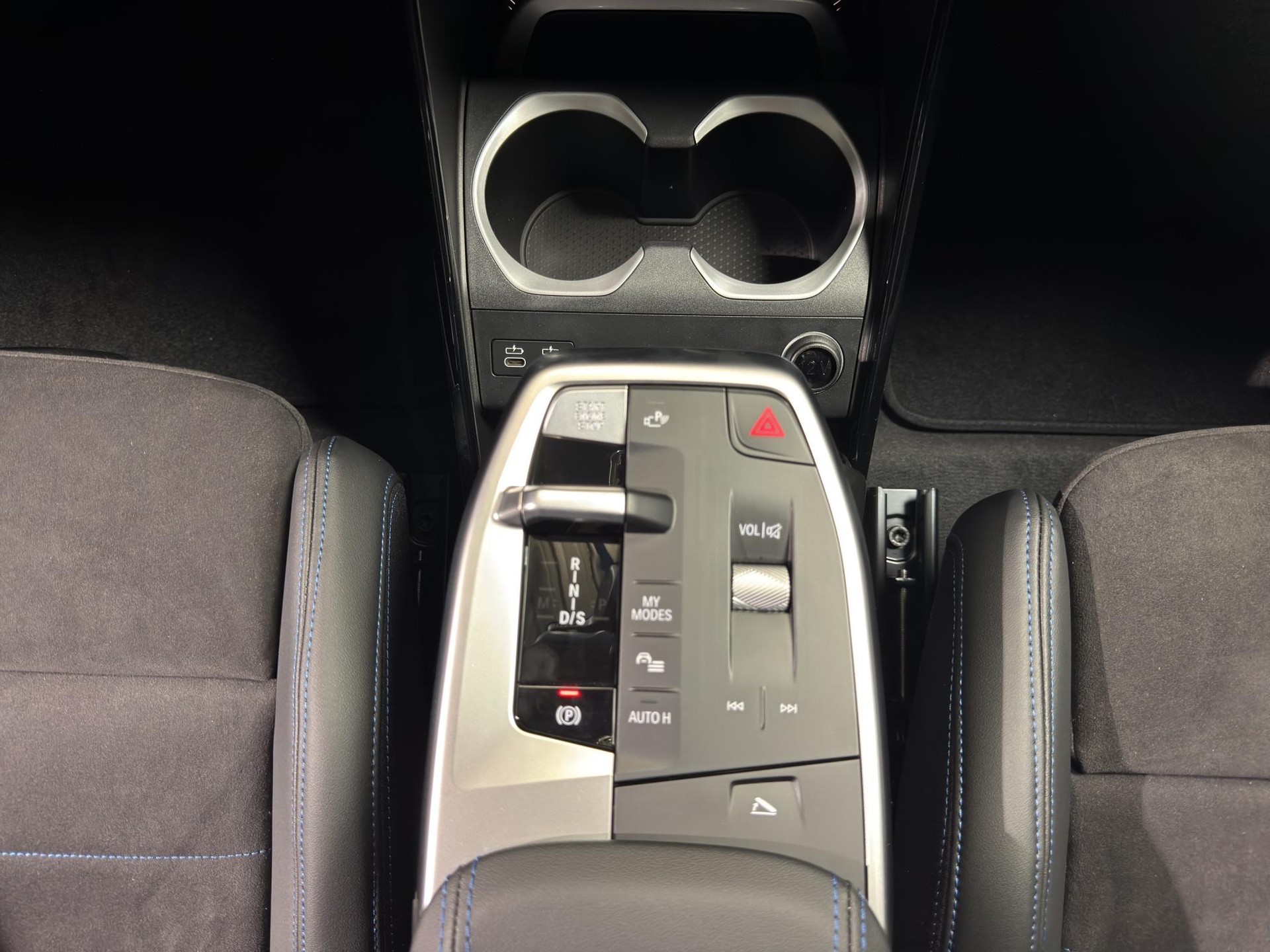 BMW X1 23i xDrive-image-9