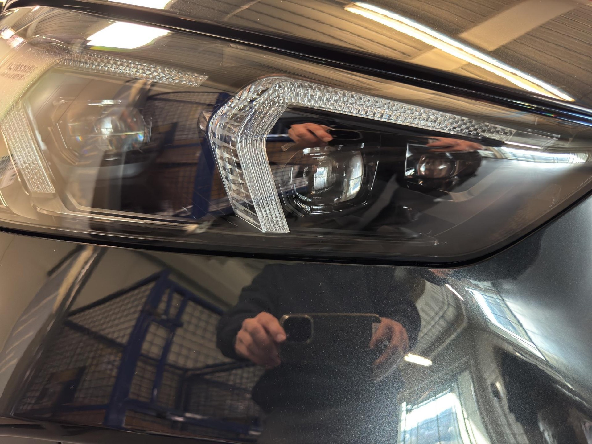 BMW X1 23i xDrive-image-5