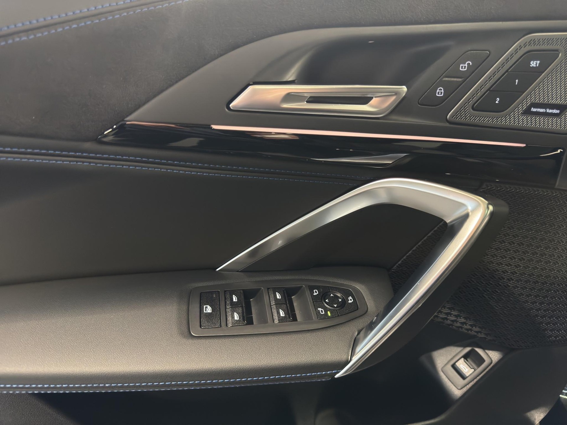 BMW X1 23i xDrive-image-11