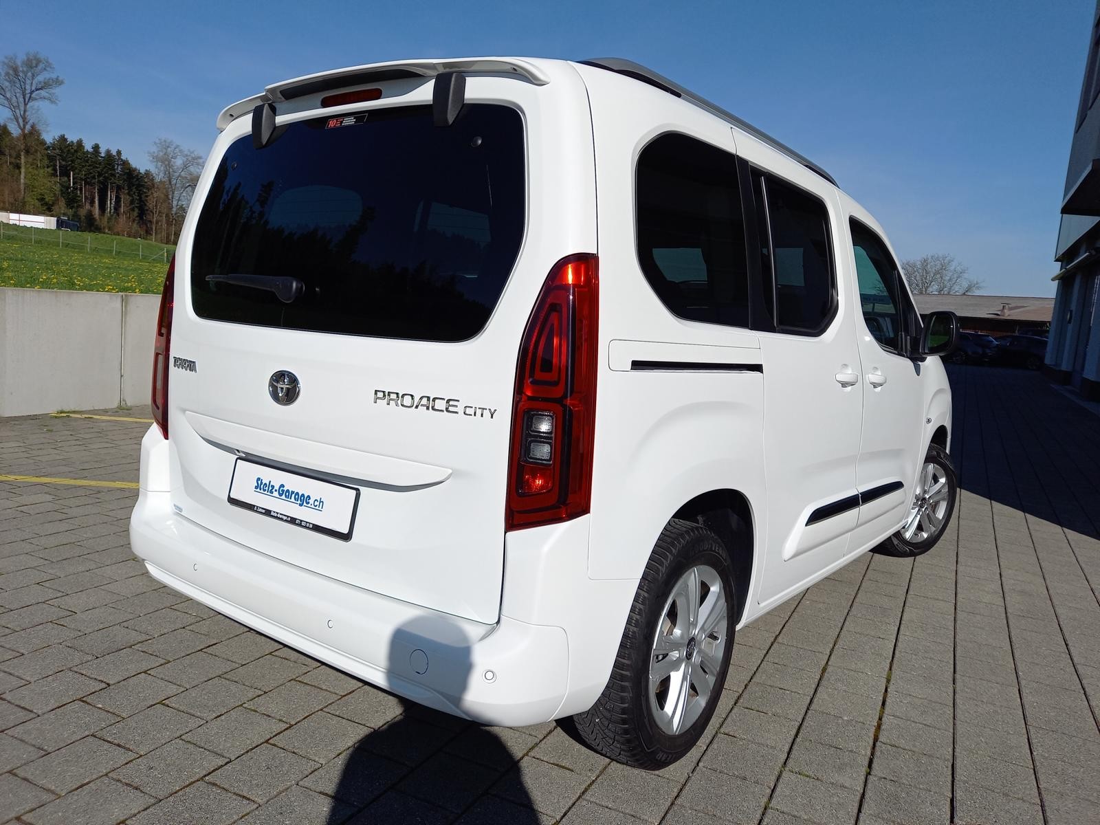 TOYOTA Proace City Verso 1.2 Trend Medium Automatik-showroom-element-1