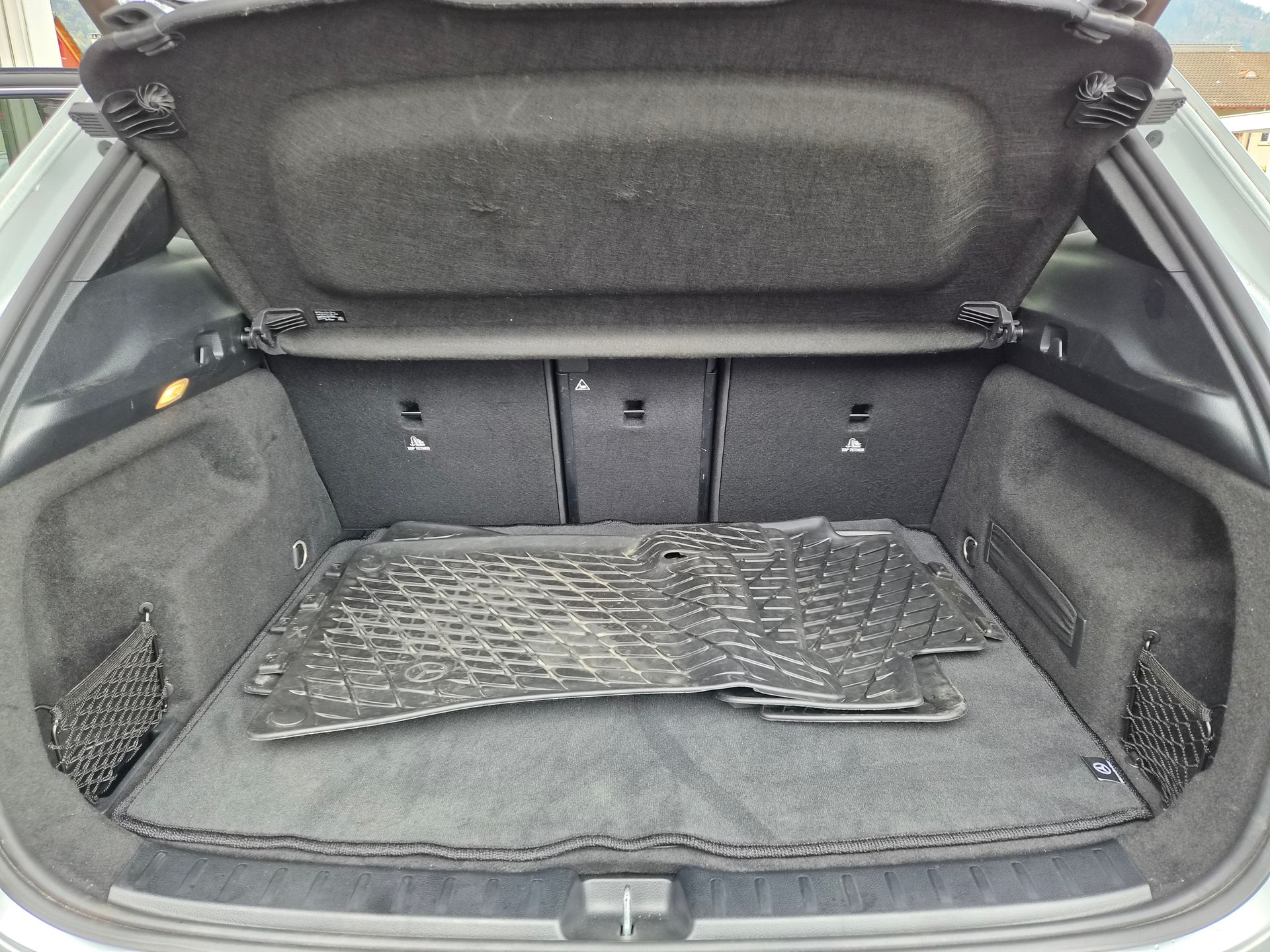 MERCEDES-BENZ GLA 250 4Matic AMG Line 8G-DCT-image-11
