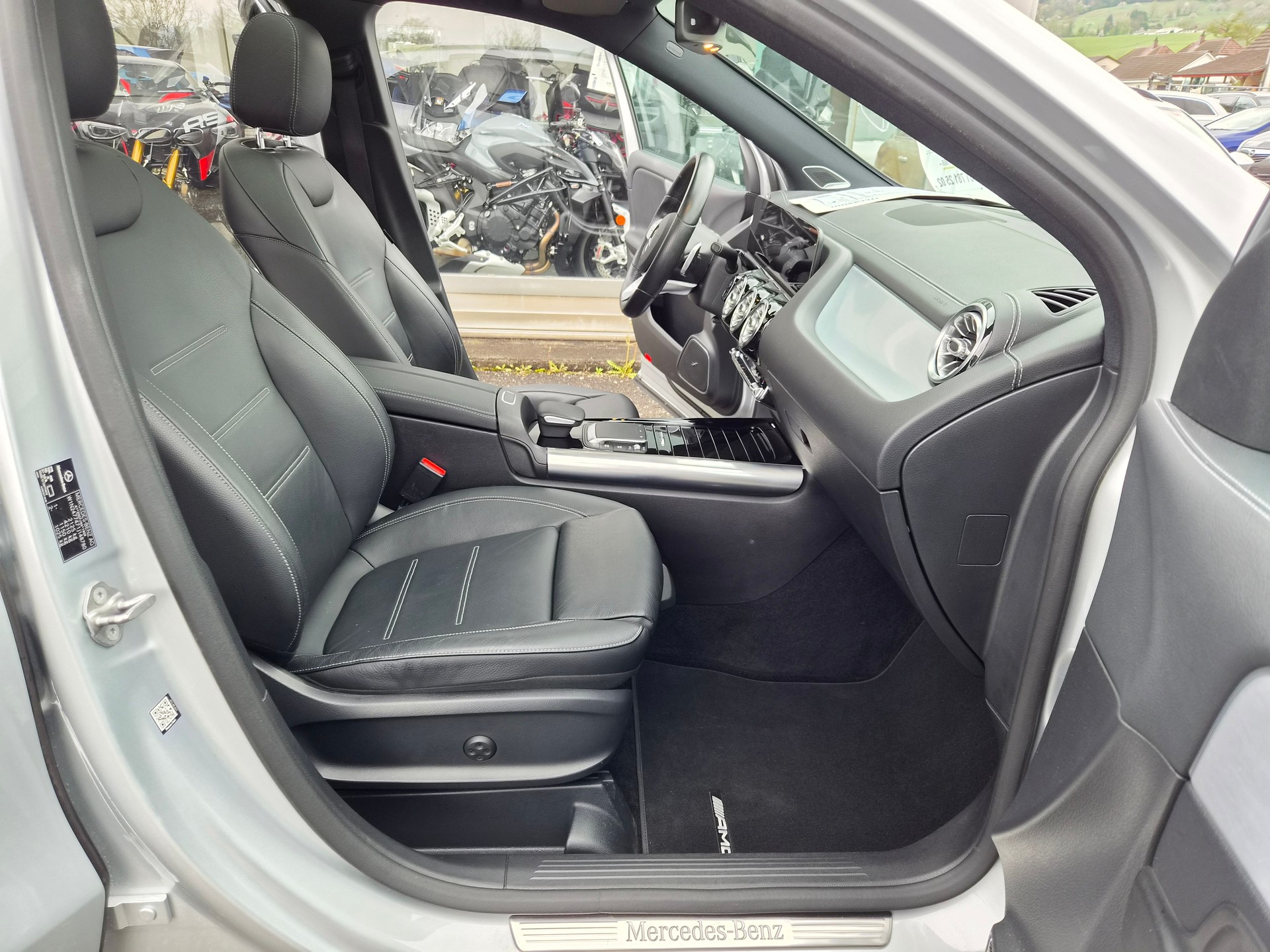 MERCEDES-BENZ GLA 250 4Matic AMG Line 8G-DCT-image-9