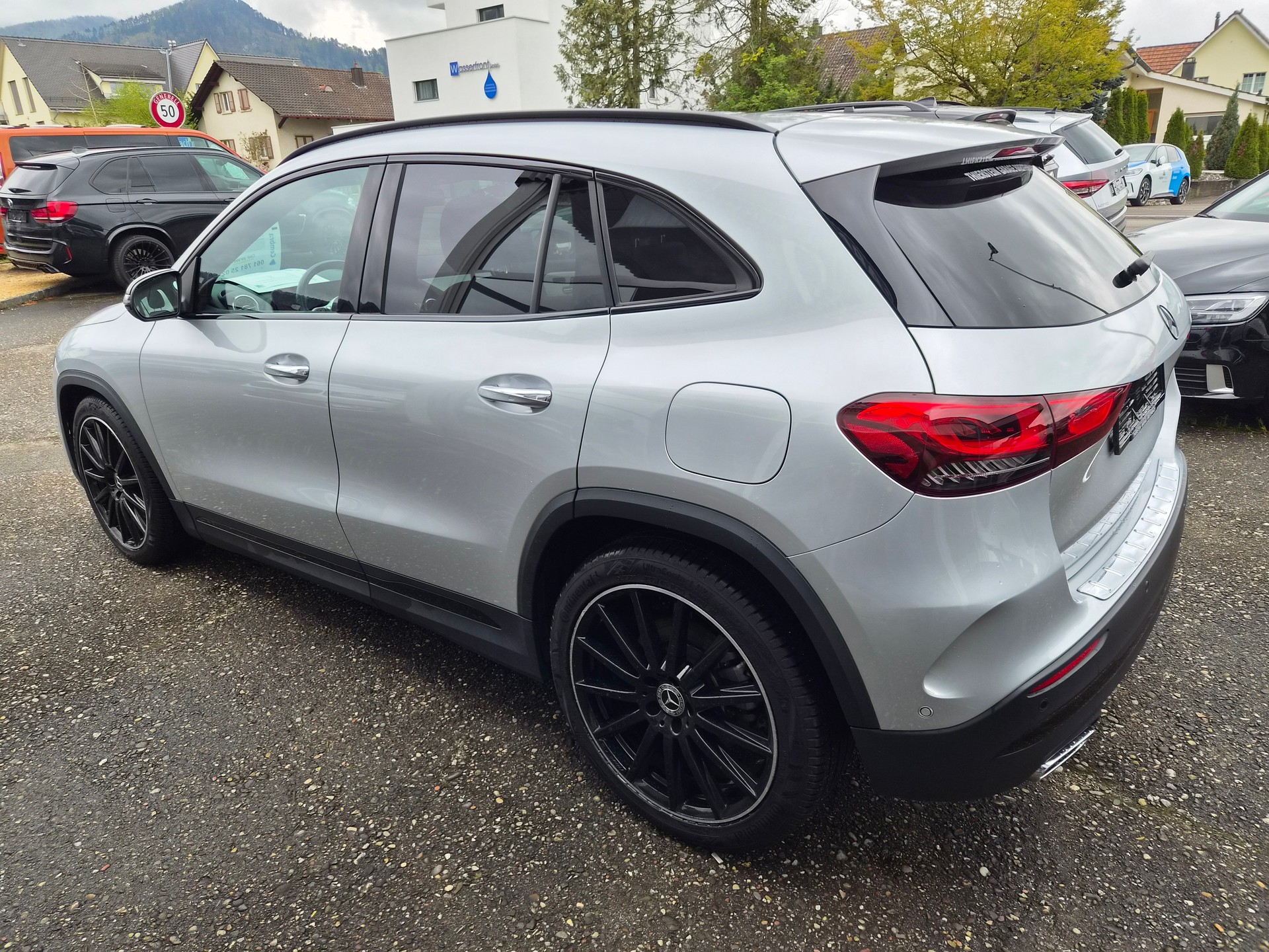 MERCEDES-BENZ GLA 250 4Matic AMG Line 8G-DCT-showroom-element-3
