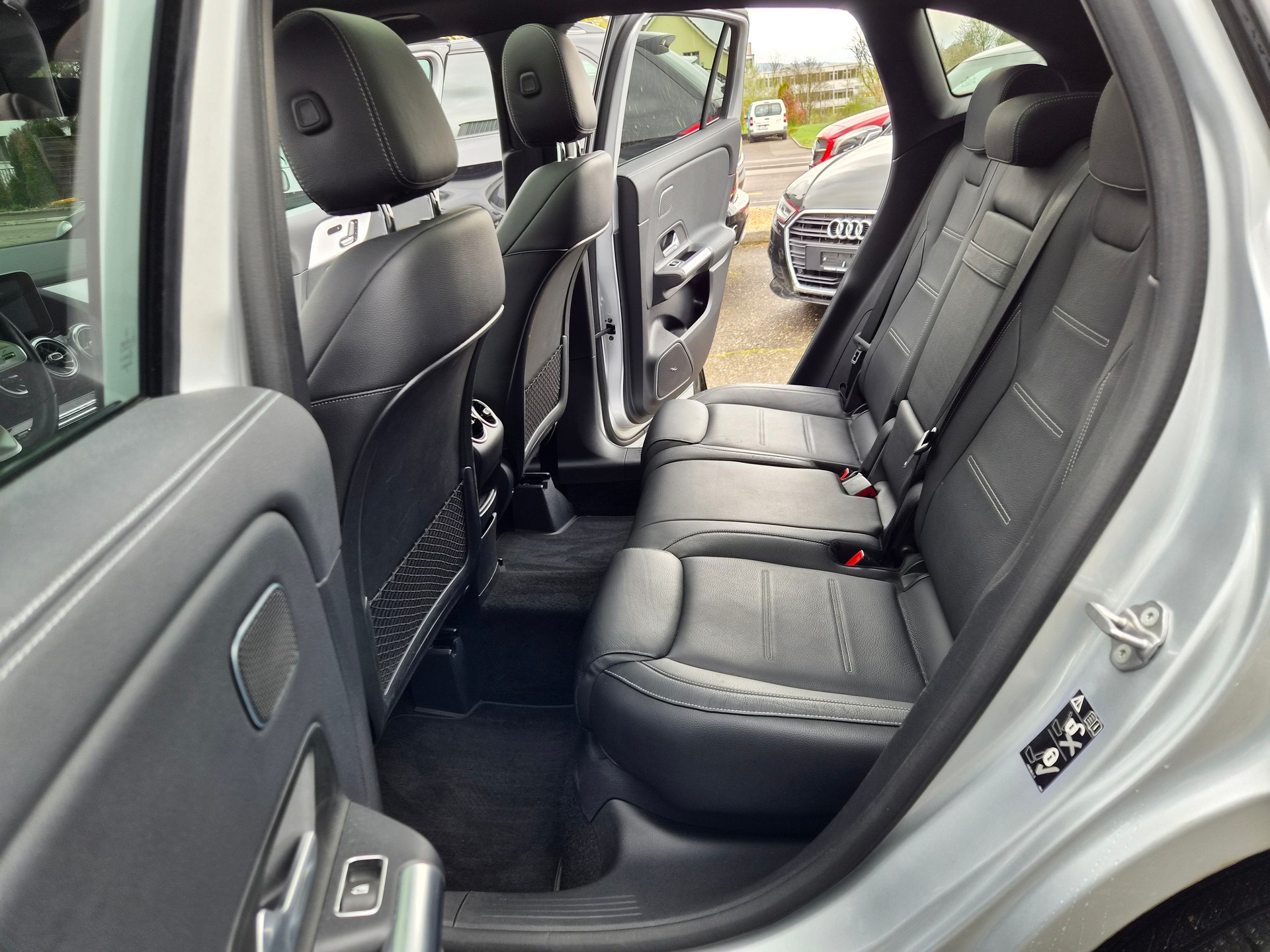 MERCEDES-BENZ GLA 250 4Matic AMG Line 8G-DCT-image-8