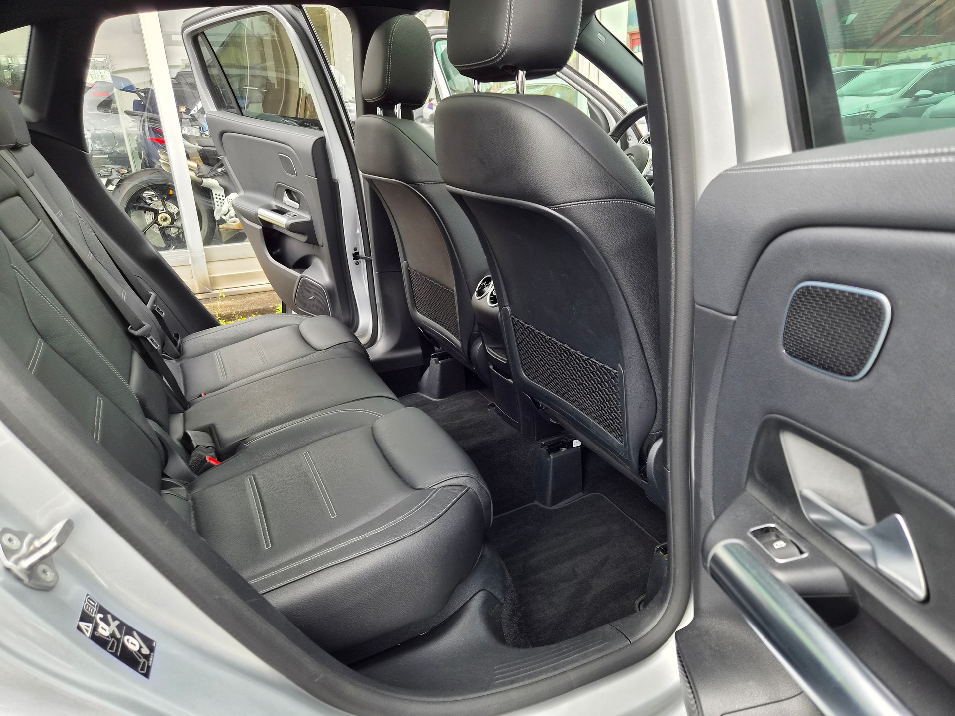 MERCEDES-BENZ GLA 250 4Matic AMG Line 8G-DCT-image-10