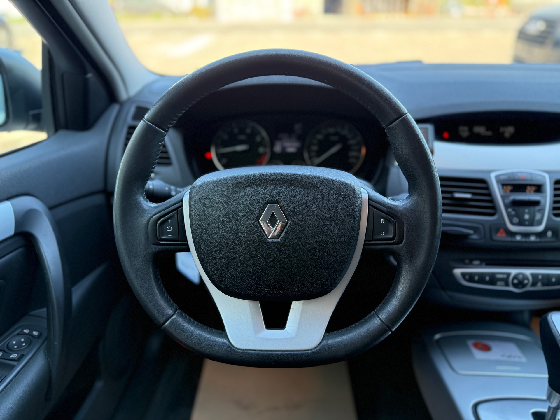 RENAULT Laguna 2.0 16V T Dynamique Automatic-image-12