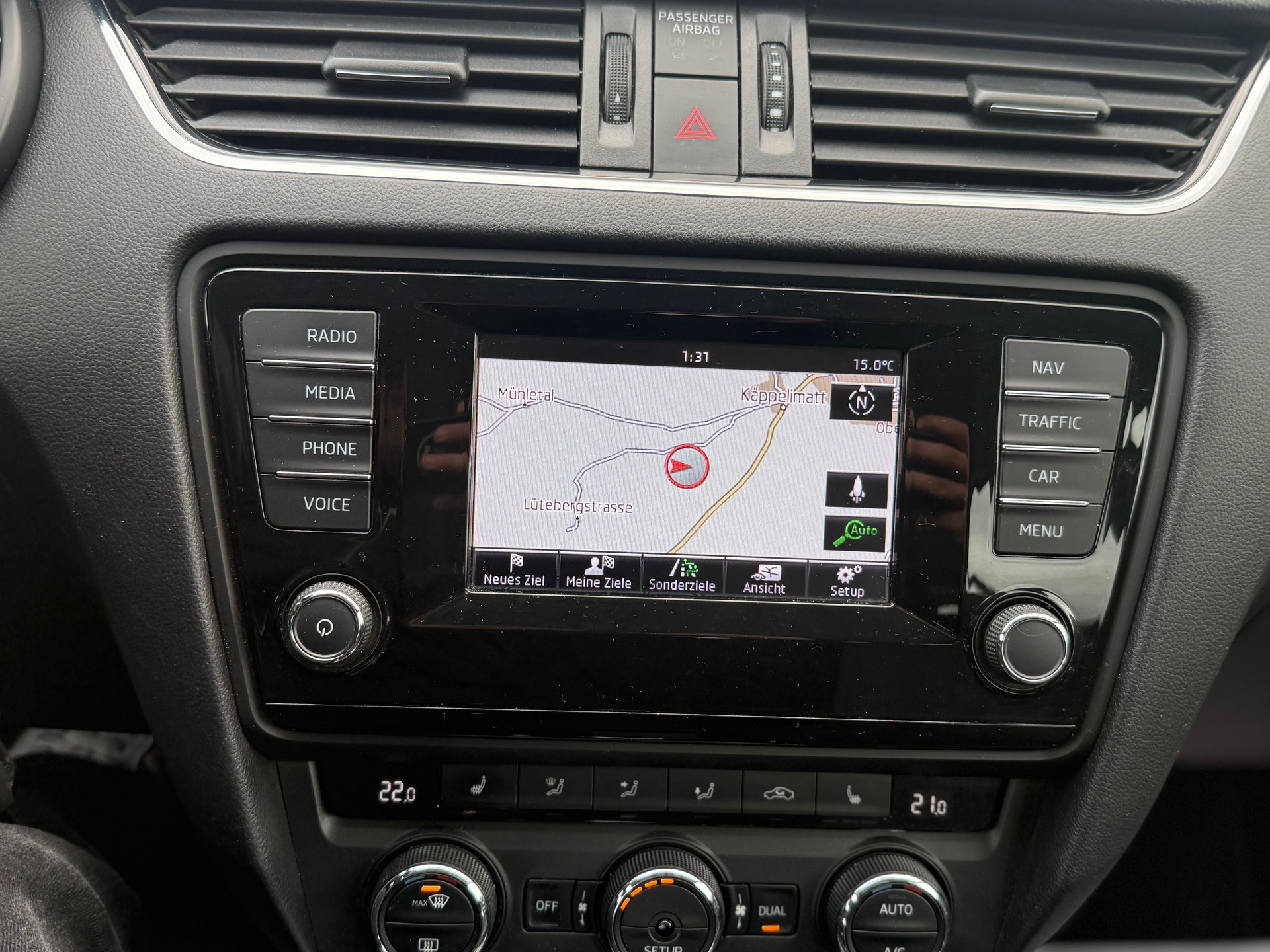 SKODA Octavia Combi 1.8 TSI Ambition 4x4 DSG-image-13