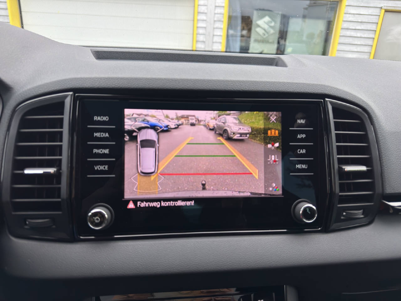 SKODA Karoq 2.0 TSI SportLine 4x4 DSG-image-11