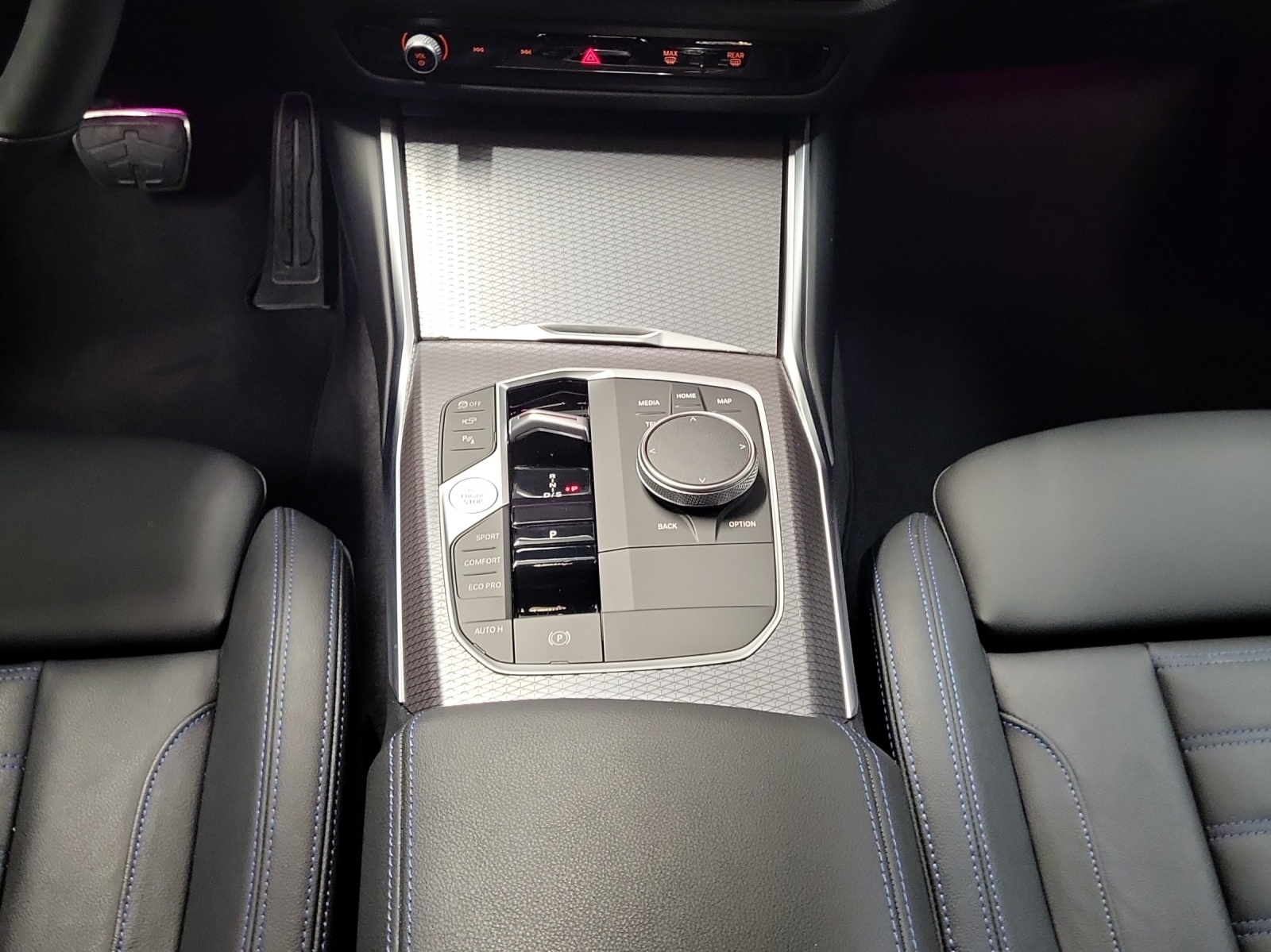 BMW 320d xDrive 48V Touring Steptronic M Sport-image-17