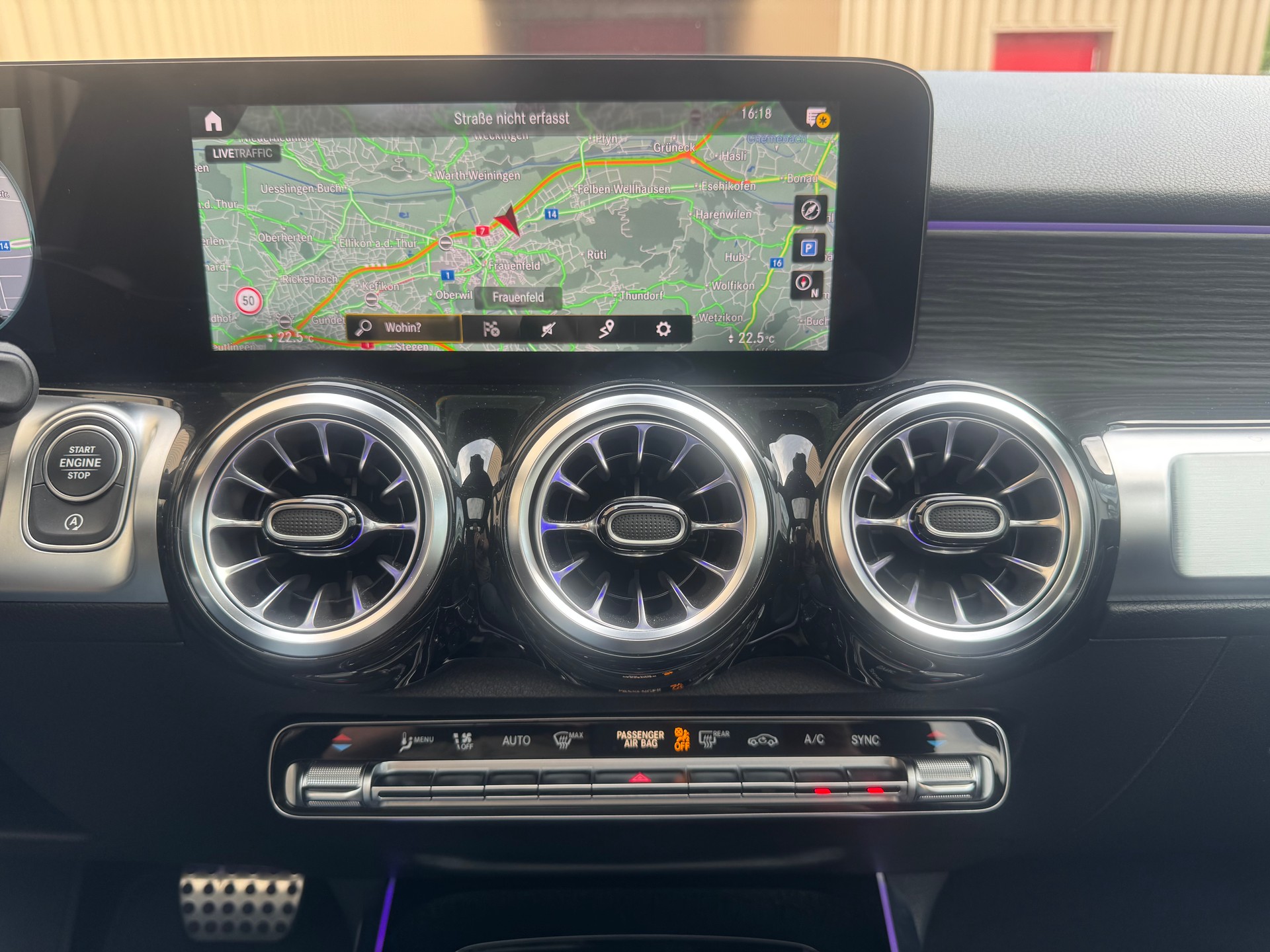 MERCEDES-BENZ GLB 250 4Matic AMG Line 8G-Tronic*Panoramadach*-image-13