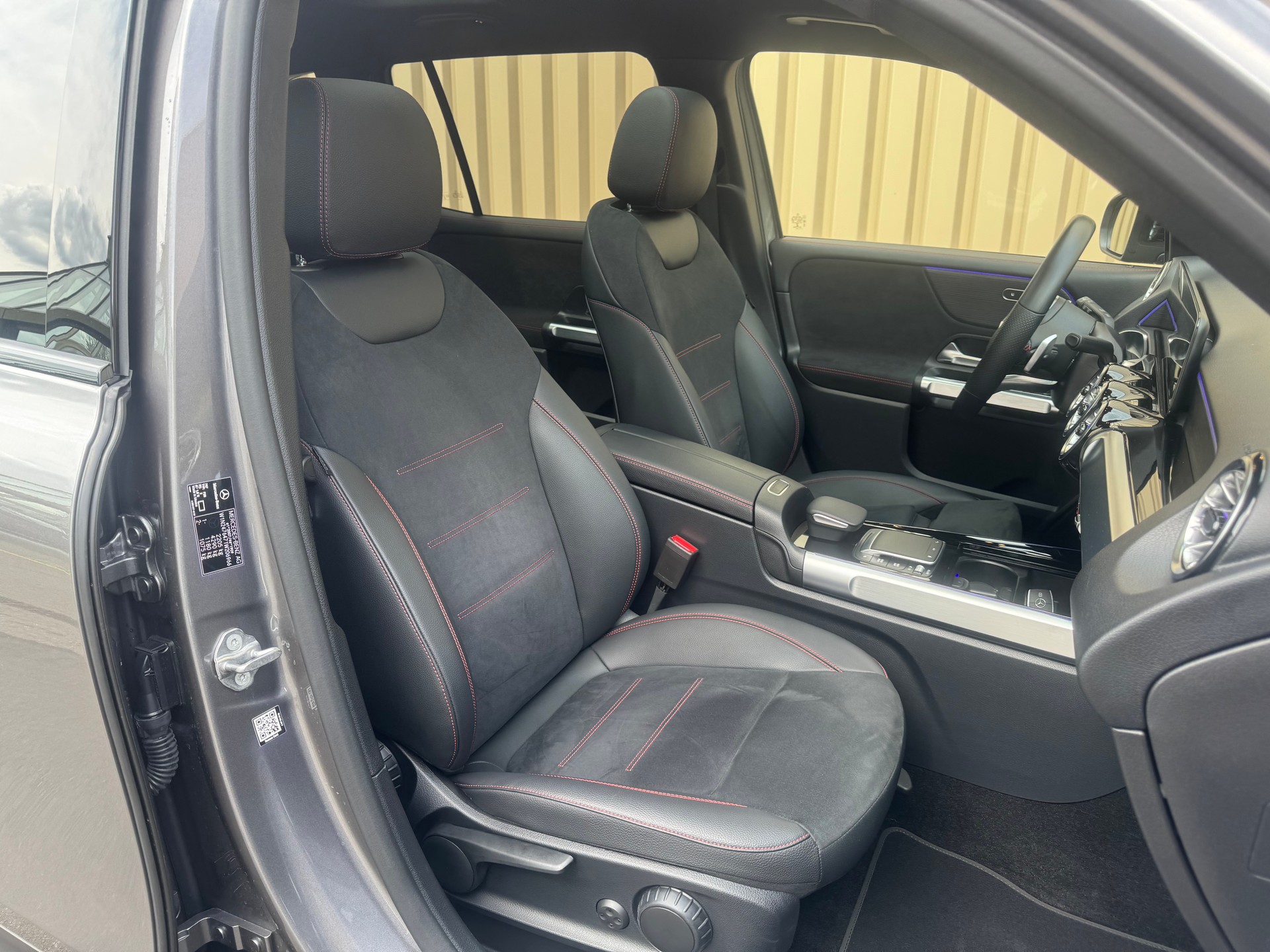 MERCEDES-BENZ GLB 250 4Matic AMG Line 8G-Tronic*Panoramadach*-image-8