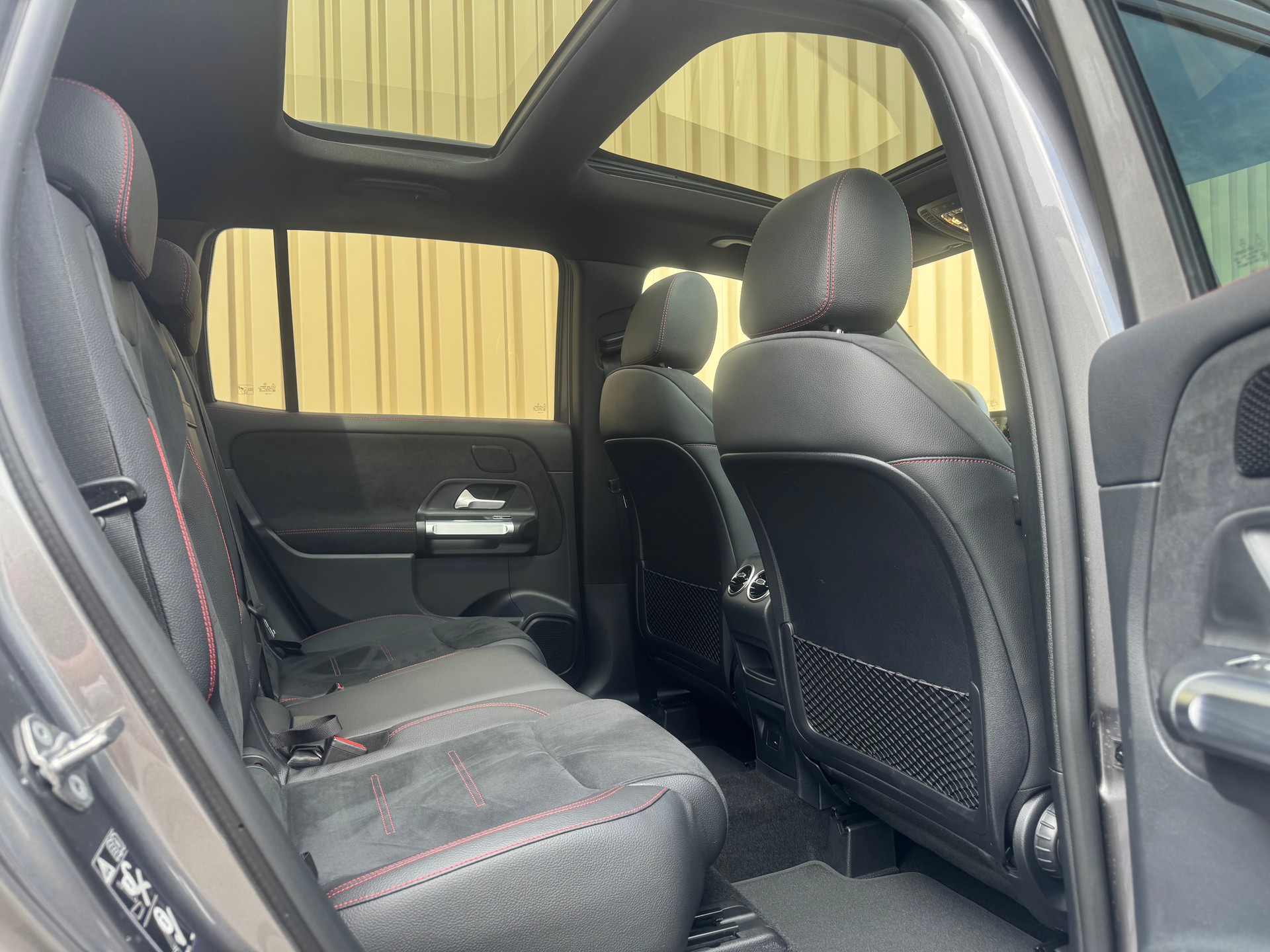 MERCEDES-BENZ GLB 250 4Matic AMG Line 8G-Tronic*Panoramadach*-image-9