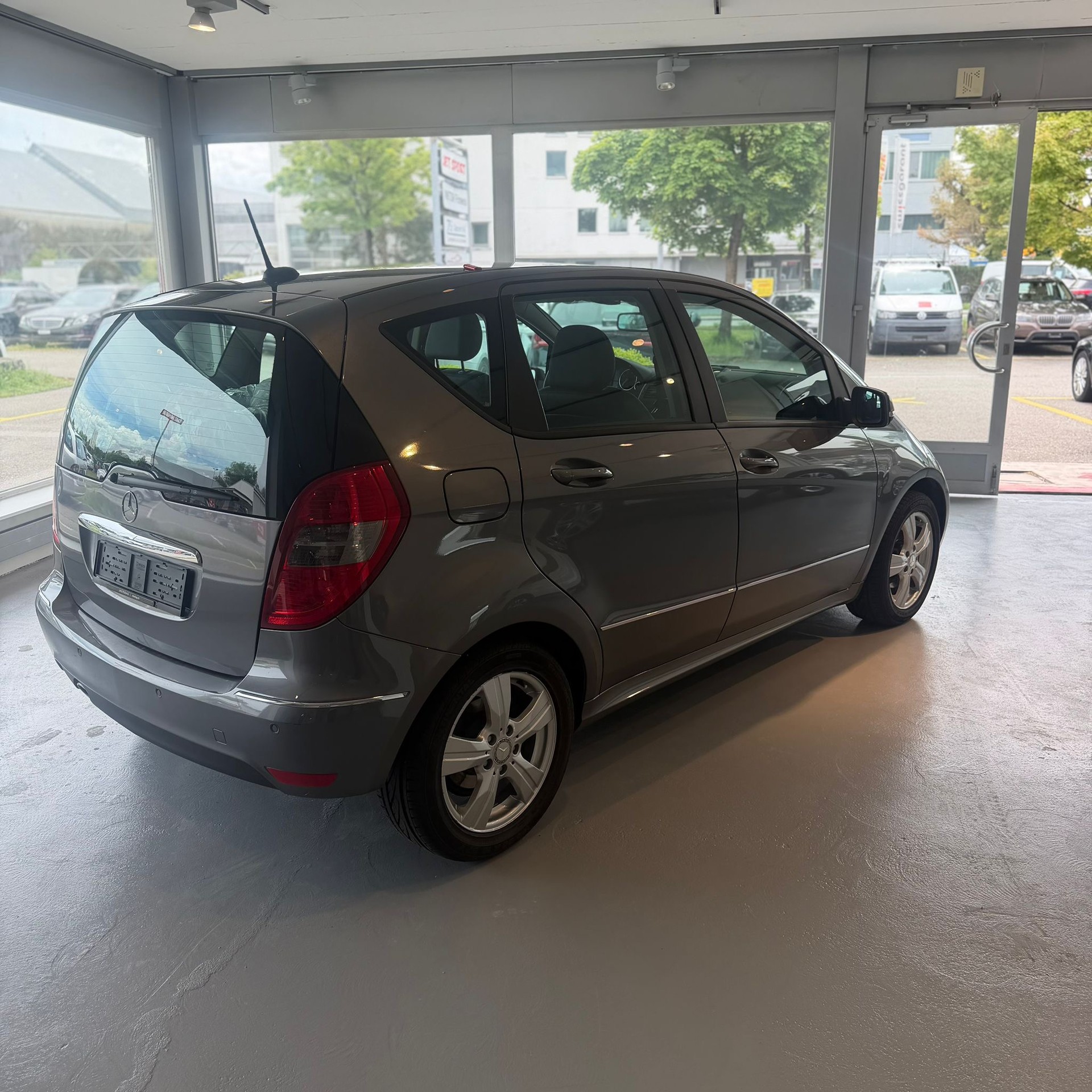 MERCEDES-BENZ A 180 Avantgarde Selection Autotronic-image-5