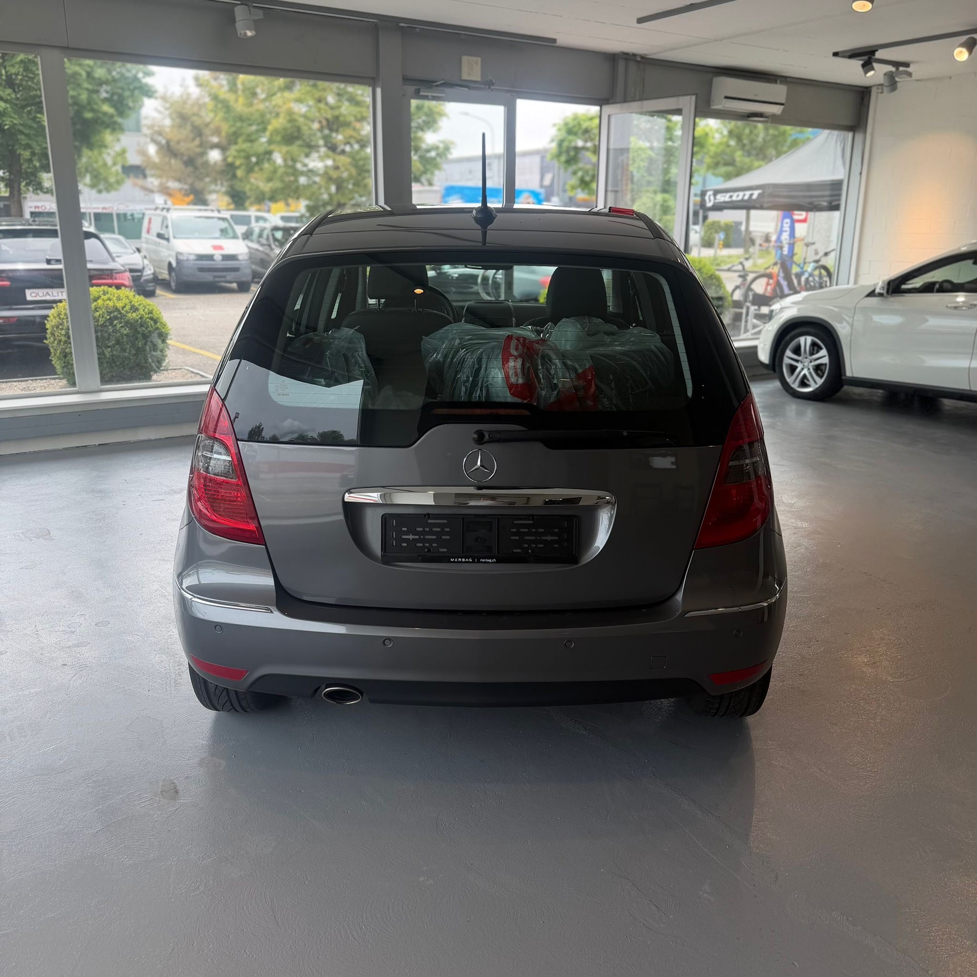 MERCEDES-BENZ A 180 Avantgarde Selection Autotronic-image-3