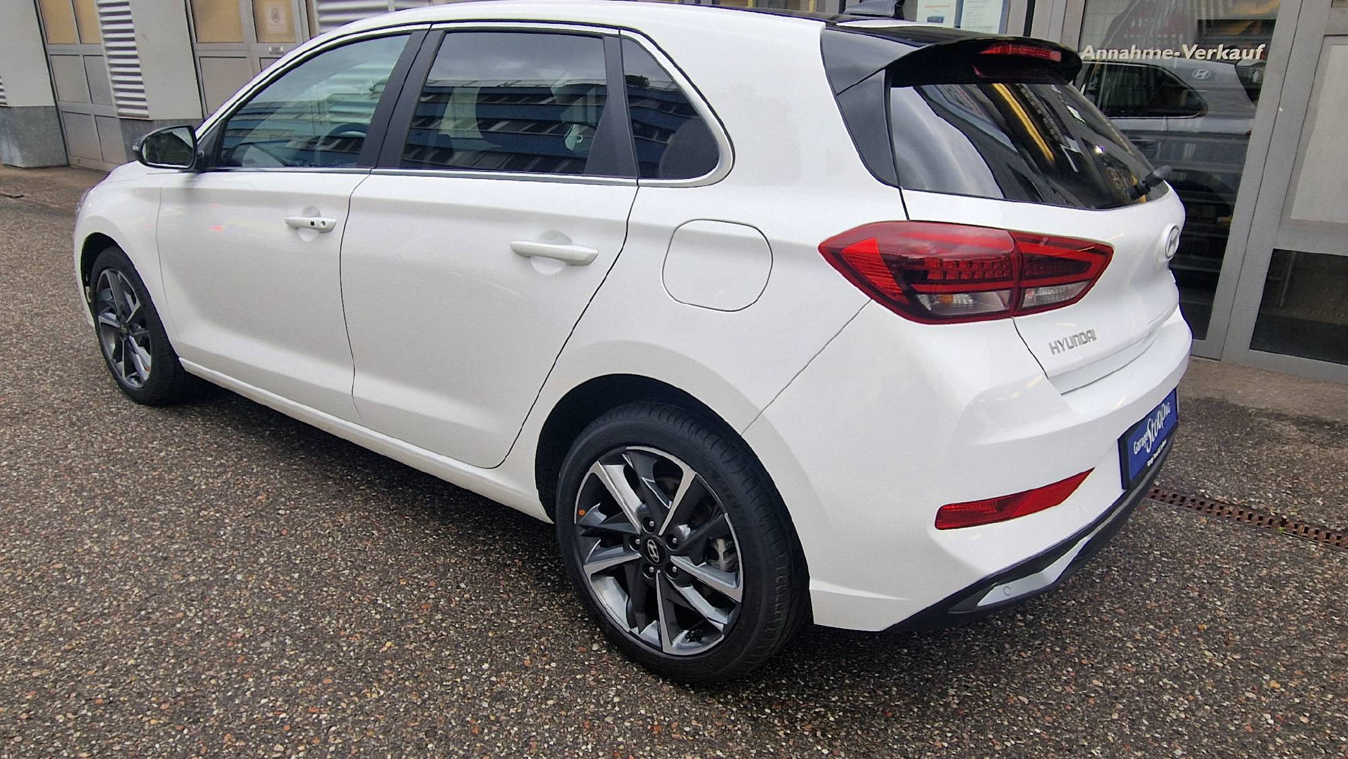 HYUNDAI i30 1.5 T-GDi Vertex-image-2