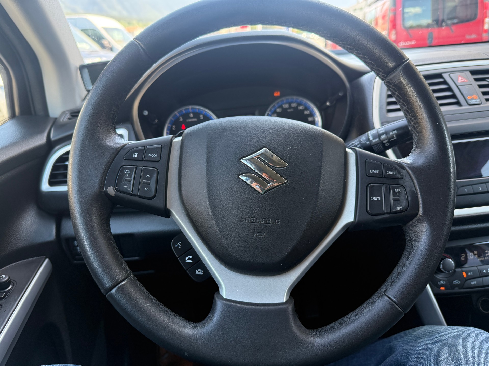 SUZUKI SX4 S-Cross 1.6 16V PizSulai 4WD CVT7-image-11