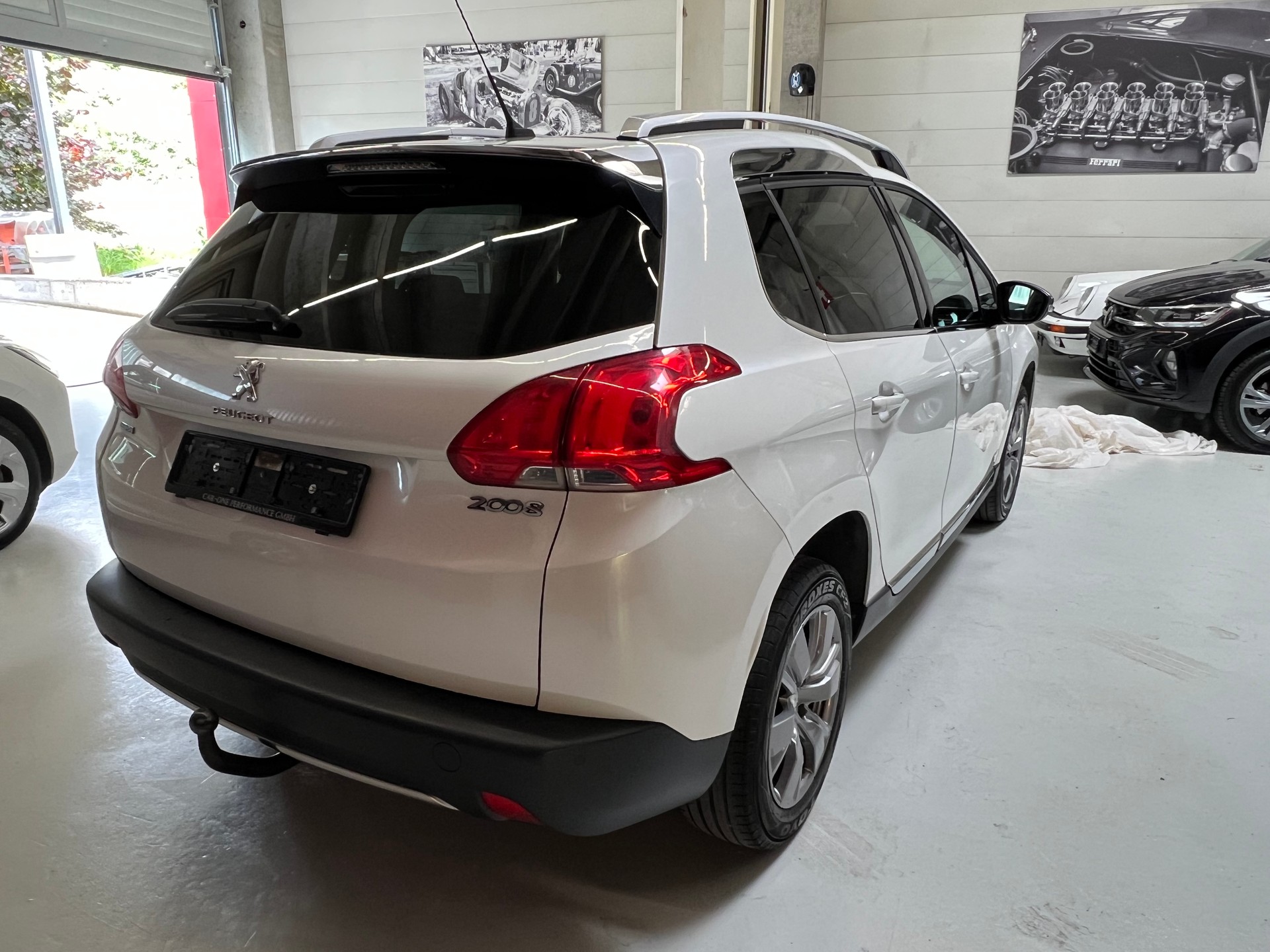 PEUGEOT 2008 1.6 BlueHDi Allure-image-3
