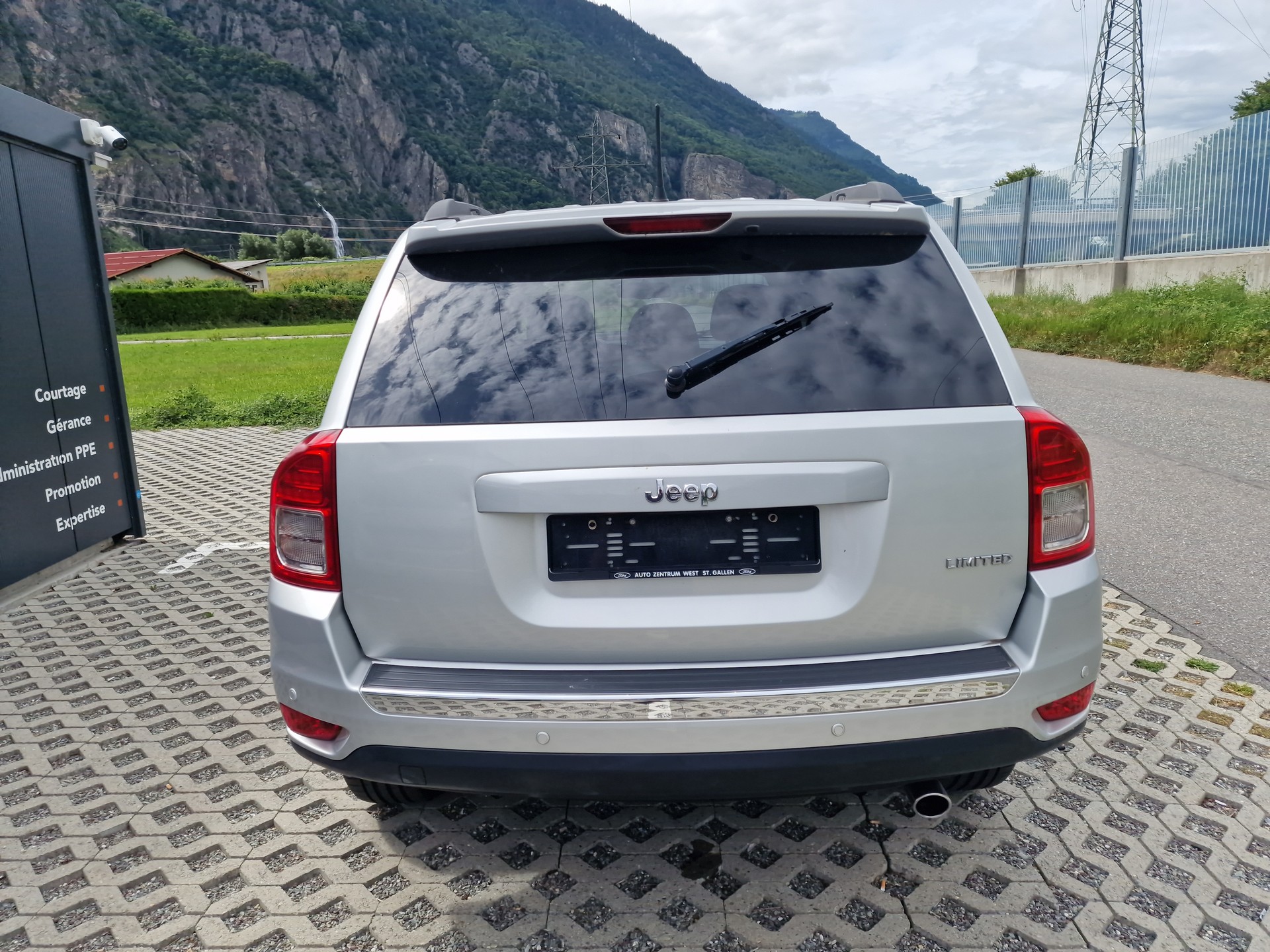 JEEP Compass 2.4 Limited CVT-image-3