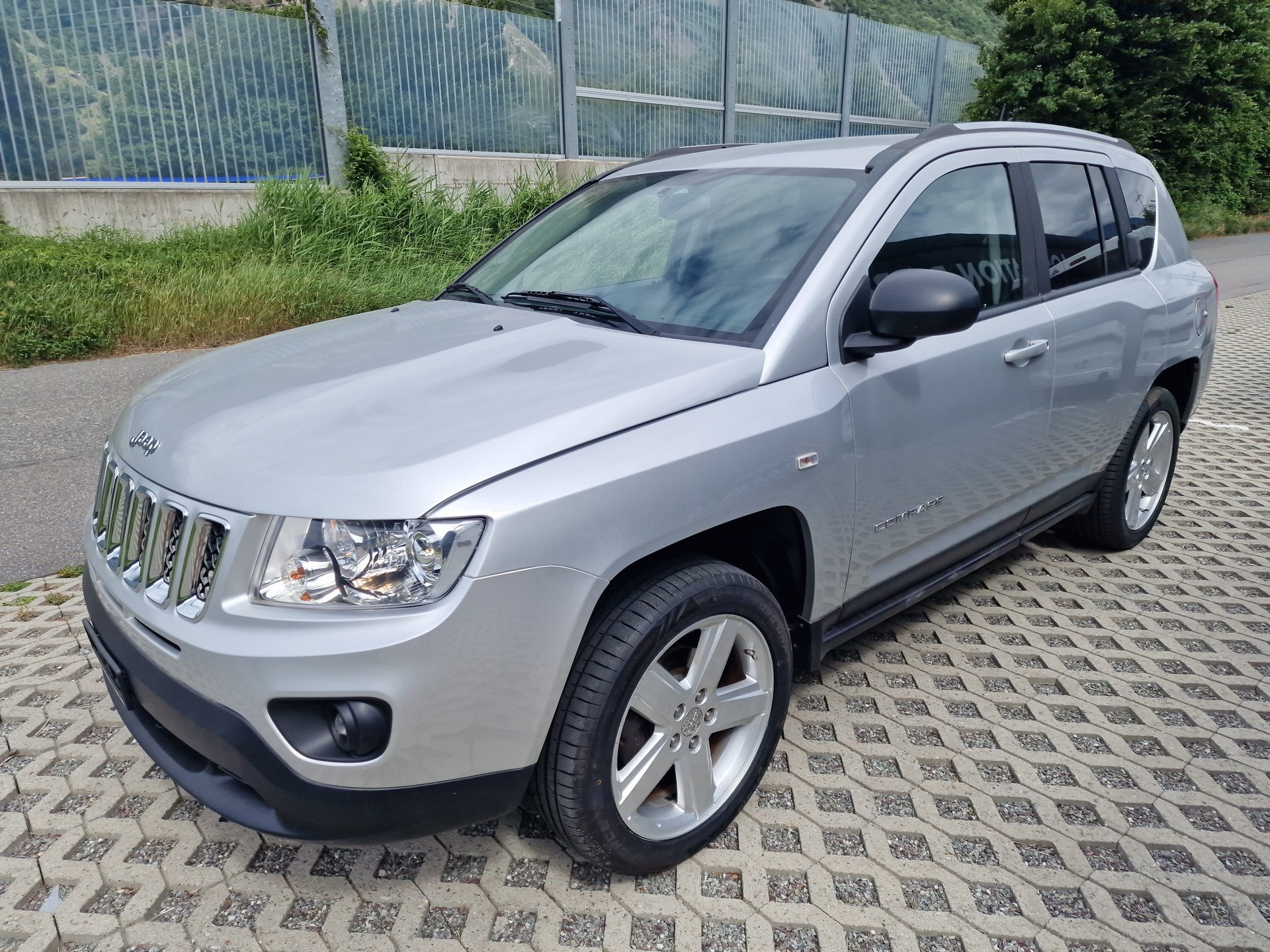 JEEP Compass 2.4 Limited CVT-image-2