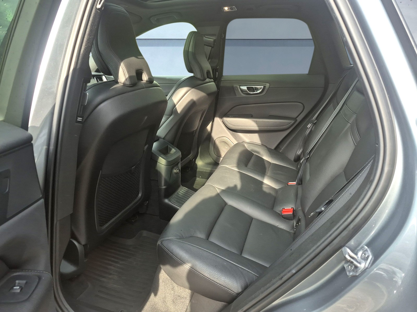 VOLVO XC60 2.0 T8 TE R-Design eAWD-image-14