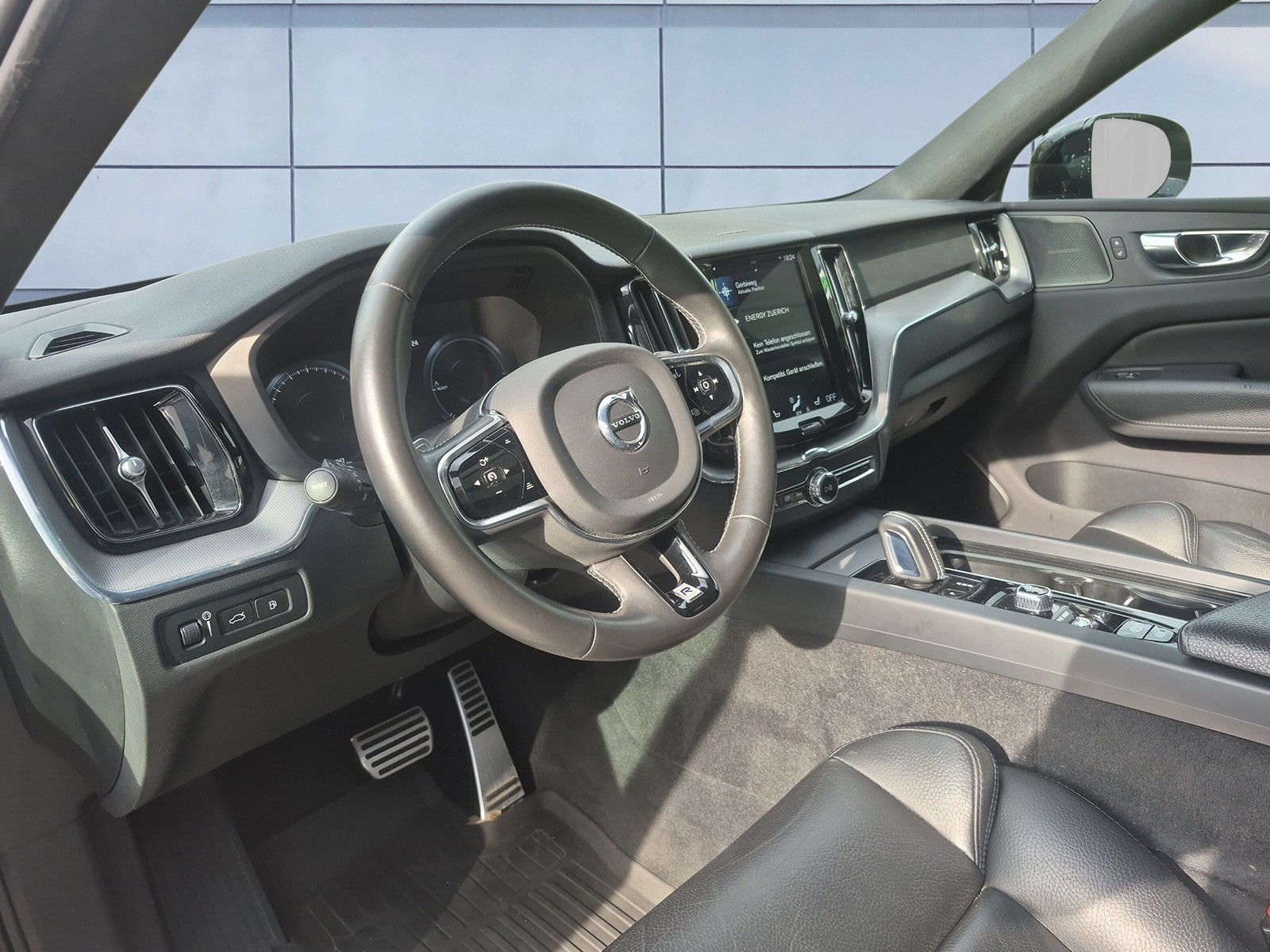 VOLVO XC60 2.0 T8 TE R-Design eAWD-image-10