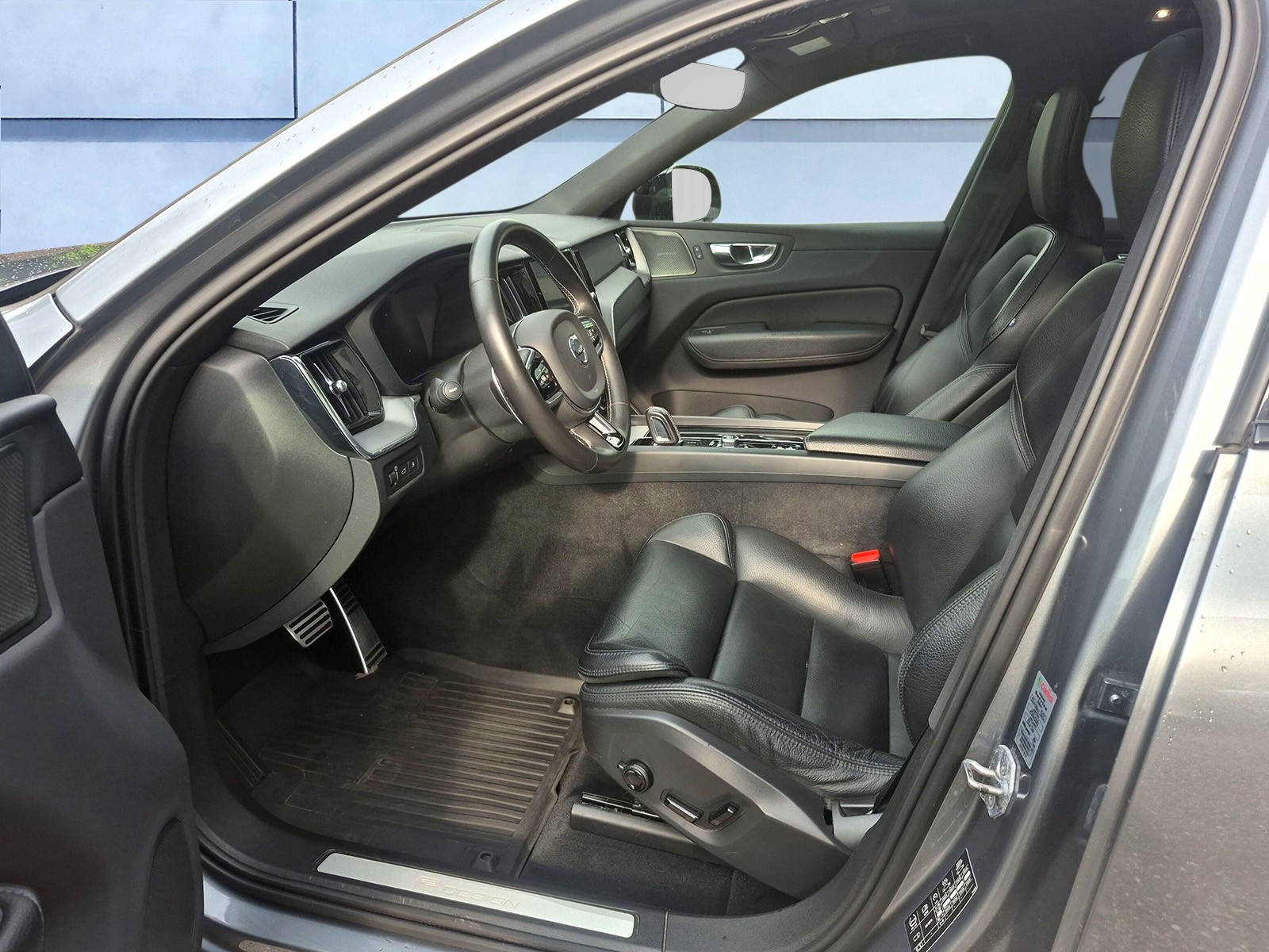 VOLVO XC60 2.0 T8 TE R-Design eAWD-image-9