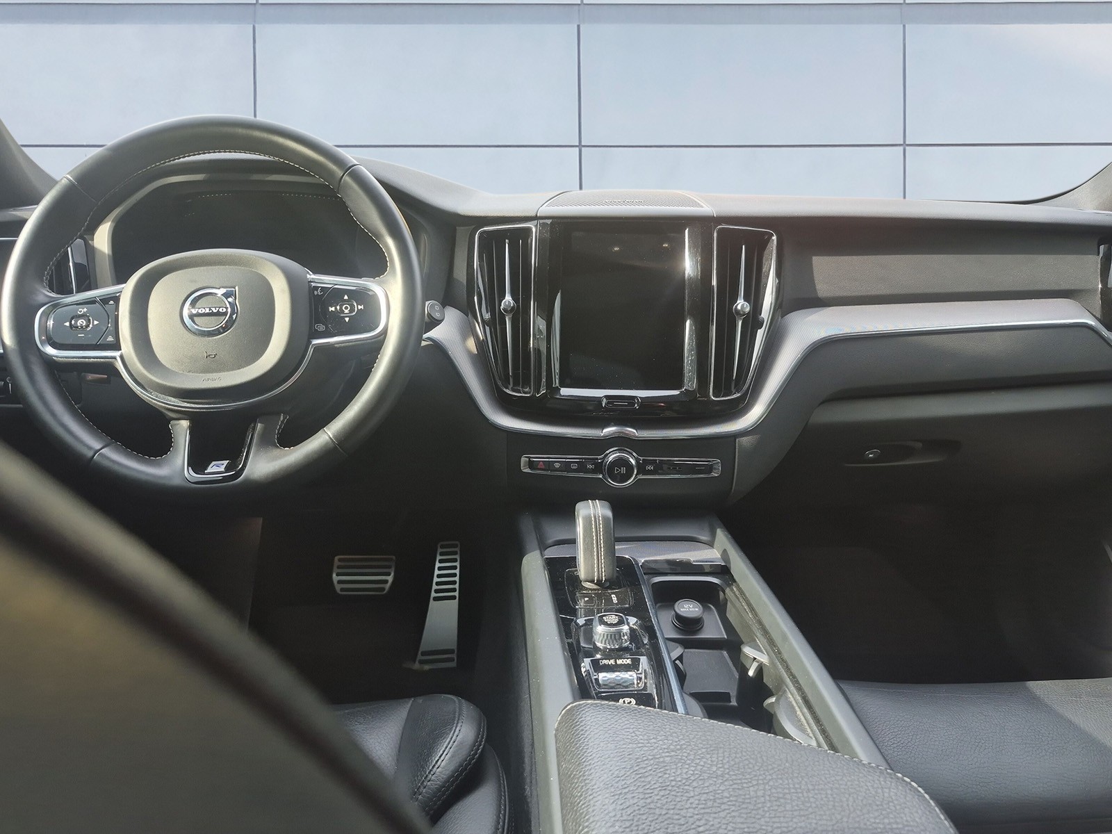 VOLVO XC60 2.0 T8 TE R-Design eAWD-image-11