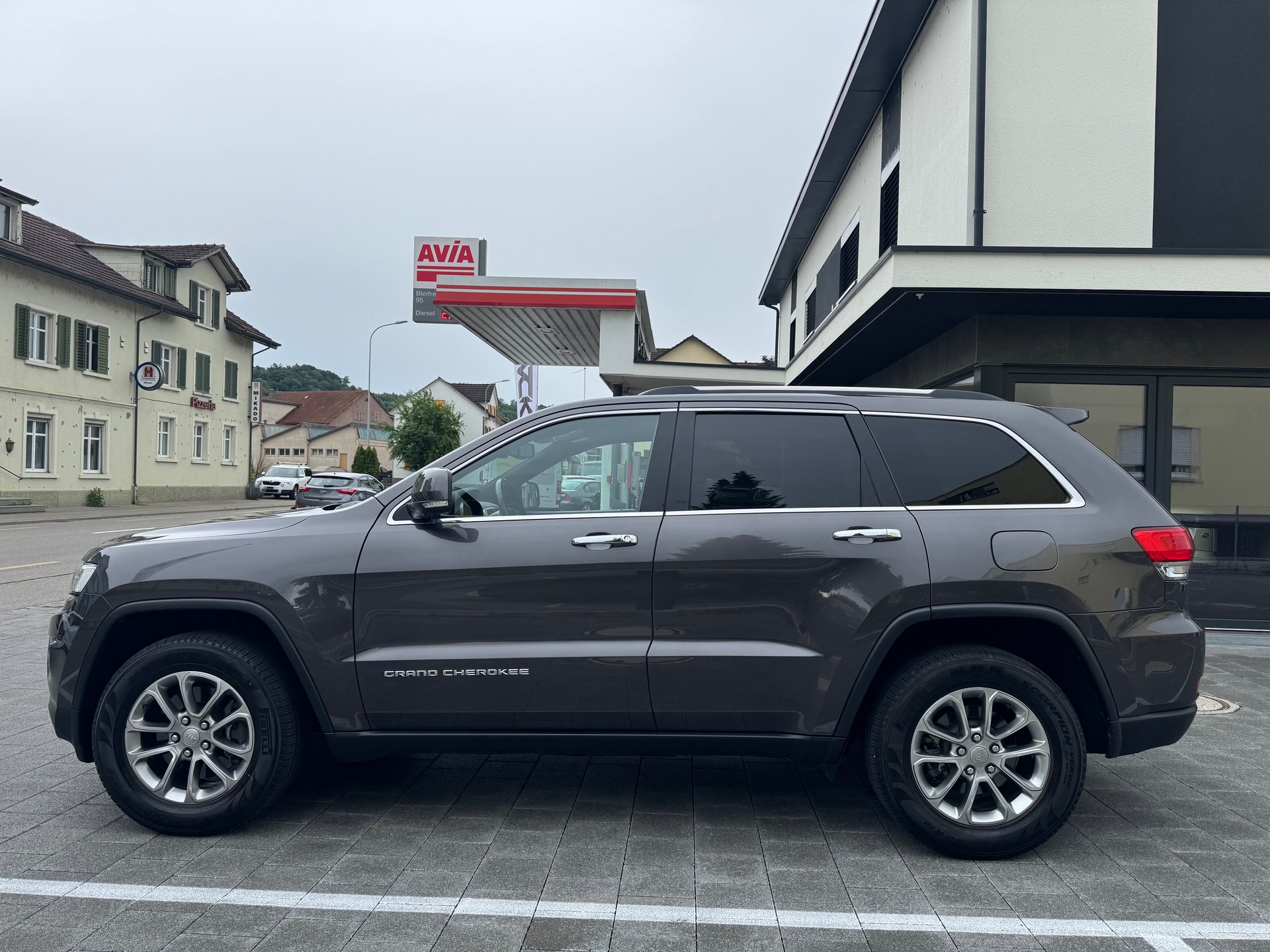JEEP Grand Cherokee 3.0 CRD Platium Edition Anhängerkupplung 3500 Kg-showroom-element-1