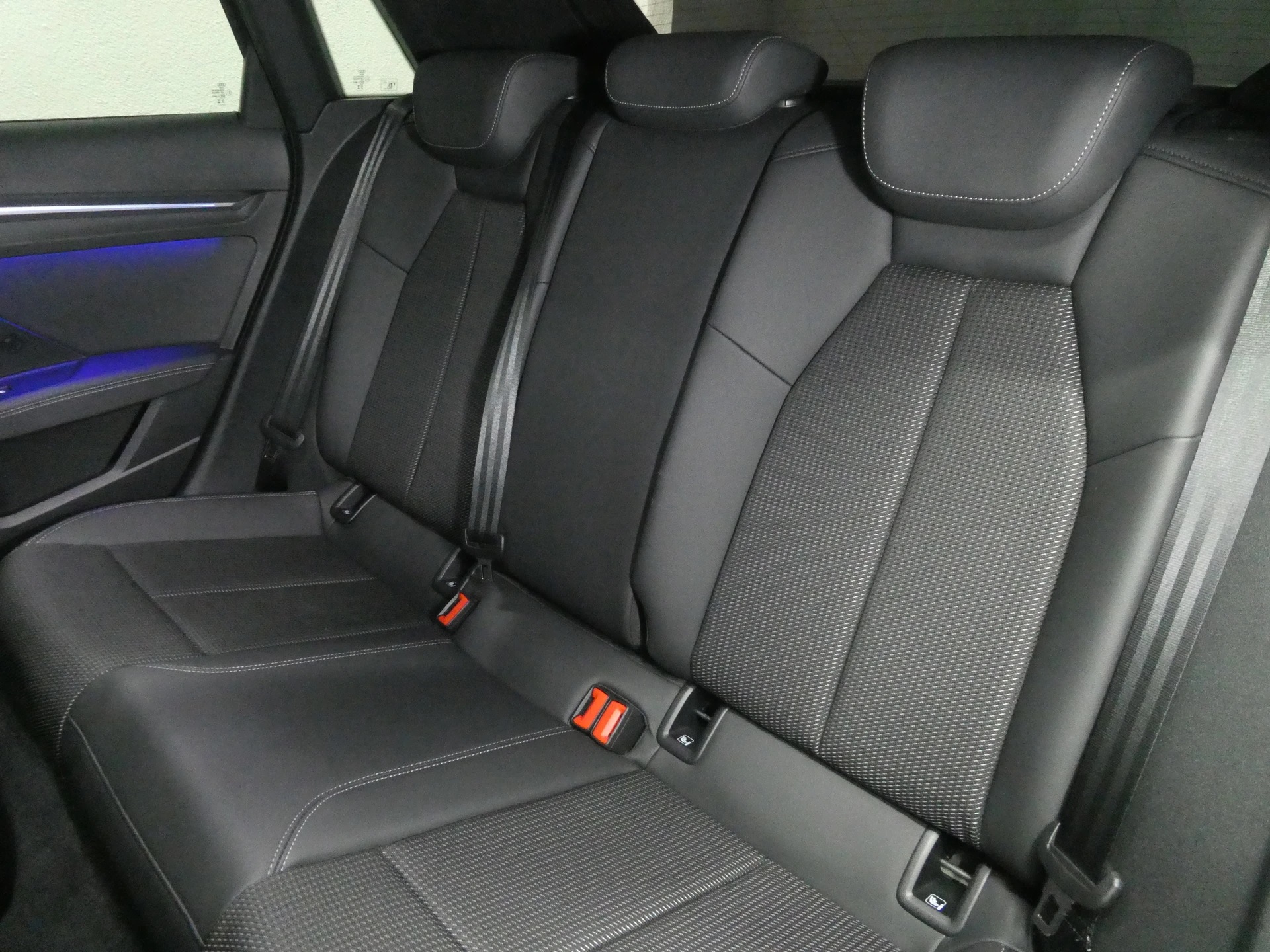 AUDI A3 Sportback 35 TFSI S Line S-tronic - Panorama - Matrix LED - Sportsitze - SONOS - Kamera - 150 PS-image-10