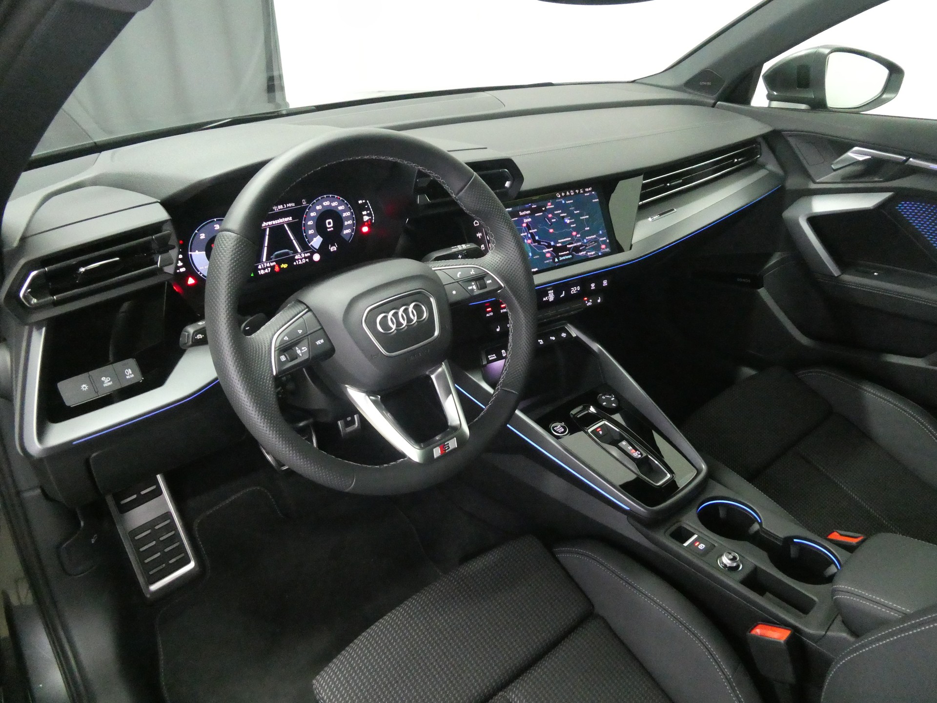 AUDI A3 Sportback 35 TFSI S Line S-tronic - Panorama - Matrix LED - Sportsitze - SONOS - Kamera - 150 PS-image-7
