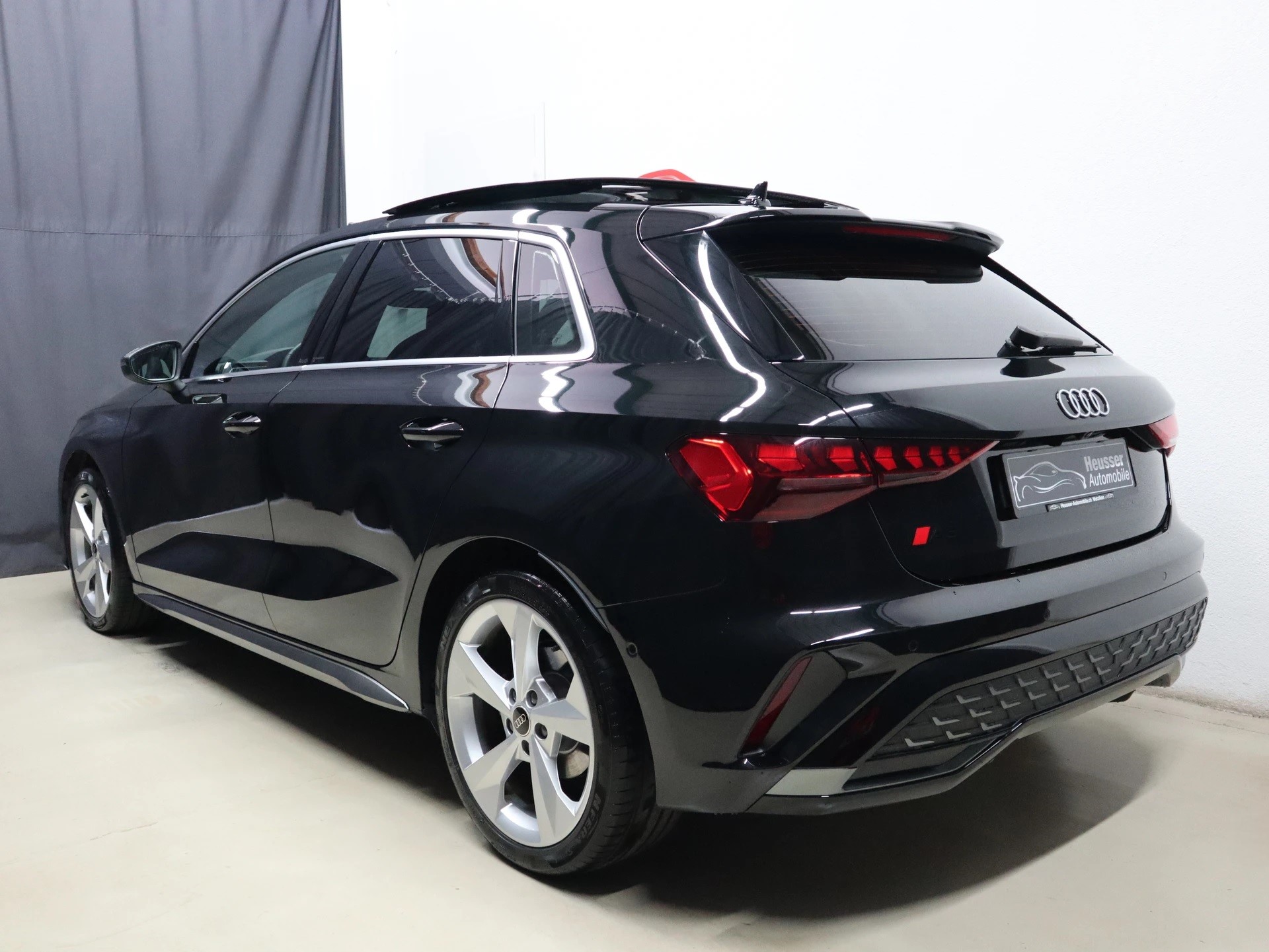 AUDI A3 Sportback 35 TFSI S Line S-tronic - Panorama - Matrix LED - Sportsitze - SONOS - Kamera - 150 PS-showroom-element-3