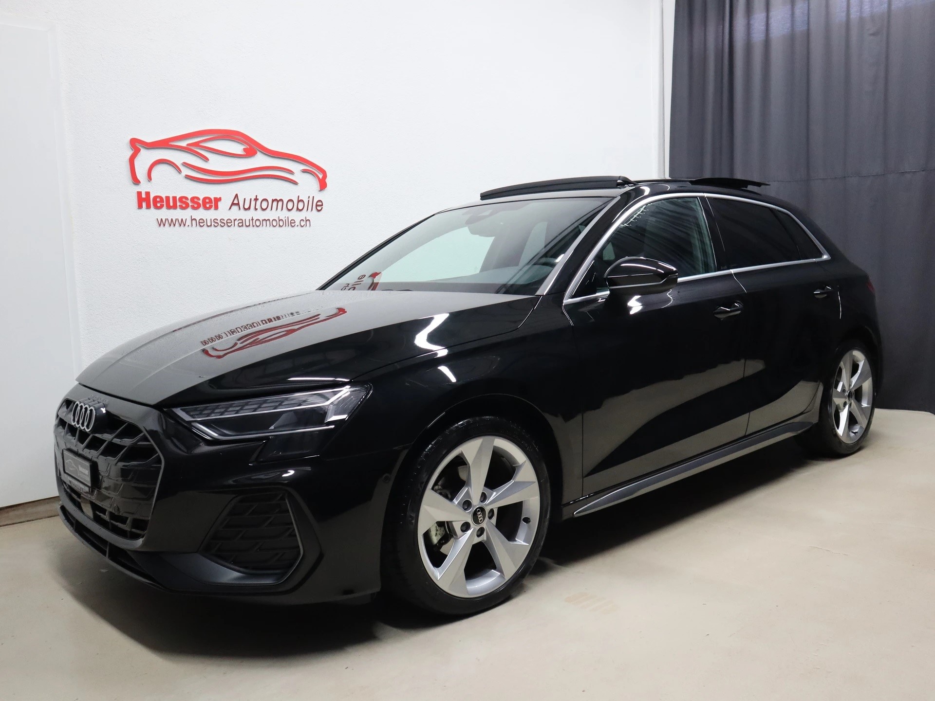 AUDI A3 Sportback 35 TFSI S Line S-tronic - Panorama - Matrix LED - Sportsitze - SONOS - Kamera - 150 PS-showroom-element-1