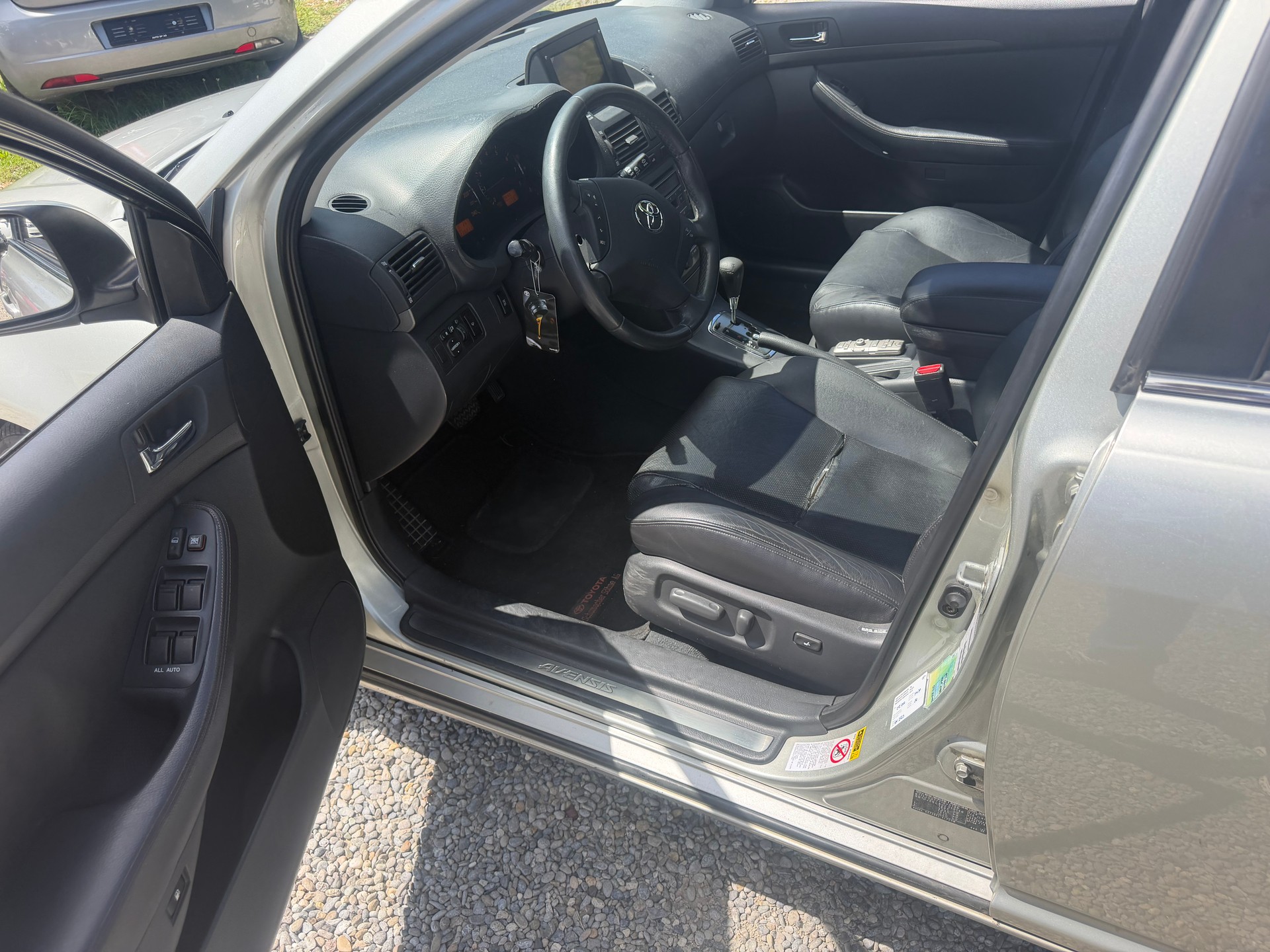 TOYOTA Avensis 2.0 D4 VVT-i Linea Sol Liftback-image-5