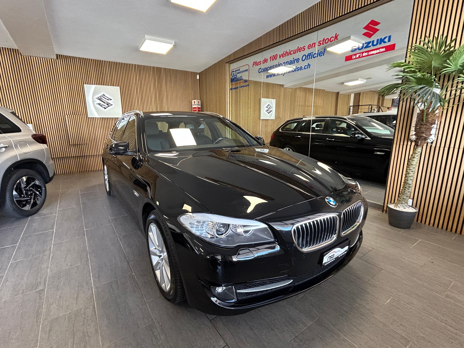BMW 528i xDrive SAG Touring-showroom-element-1