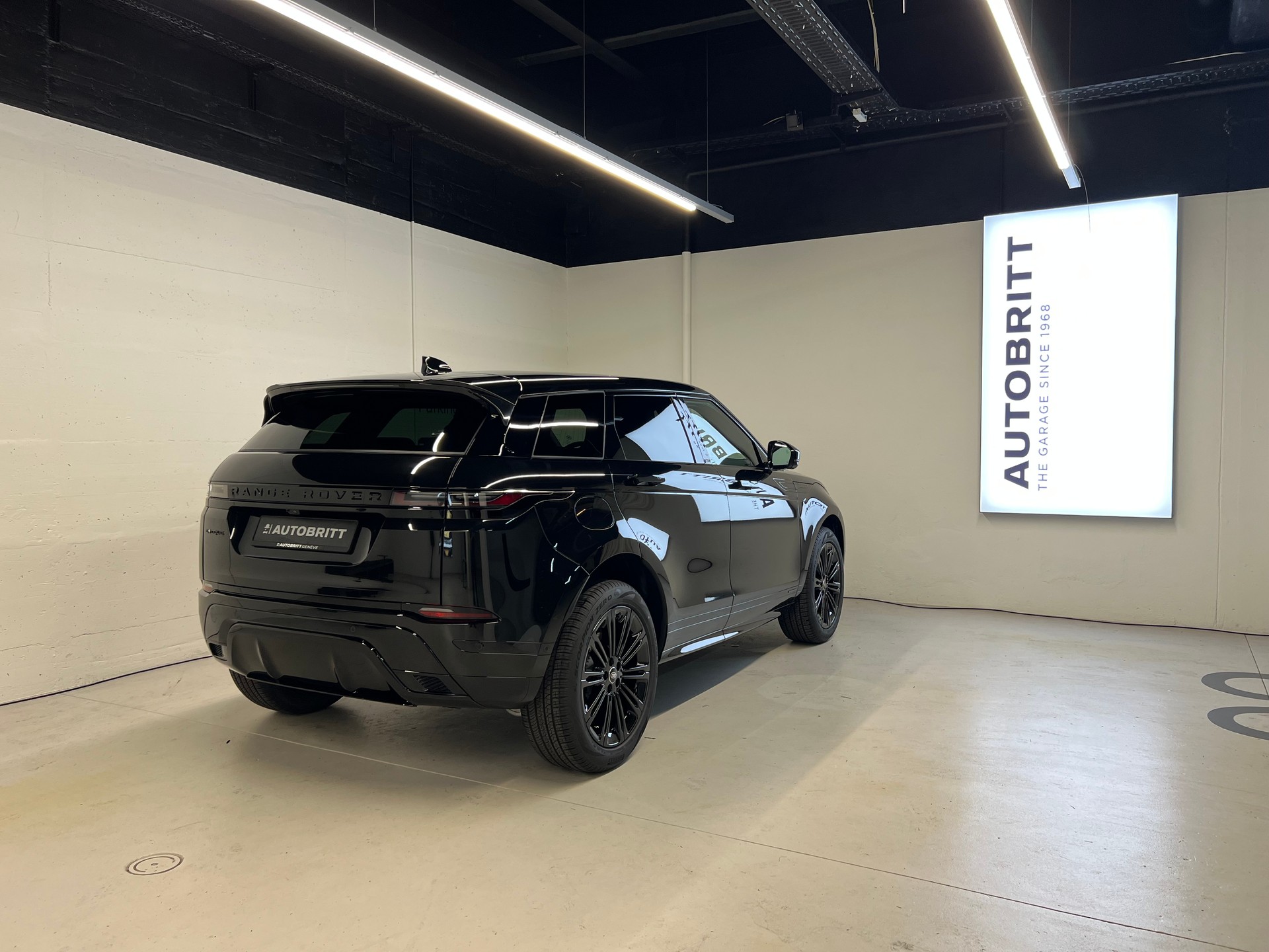 LAND ROVER Range Rover Evoque 1.5 T 270e Hoxton Edition-showroom-element-1