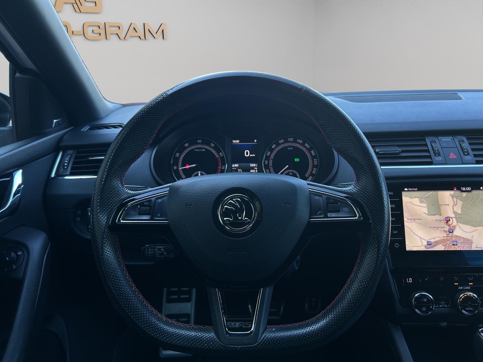 SKODA Octavia Combi 2.0 TSI RS 245 DSG-image-14